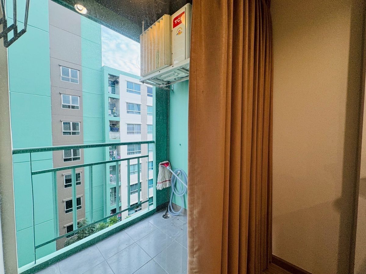 For SaleCondoOnnut, Udomsuk : FOR SALE: Lumpini Condo Onnut 46  A newly renovated, beautiful, and ready-to-move-in condo unit is available for sale. Located near MRT Srinuch, this unit features 1 bedroom, 1 bathroom, a living room, a kitchen, and a laundry area.