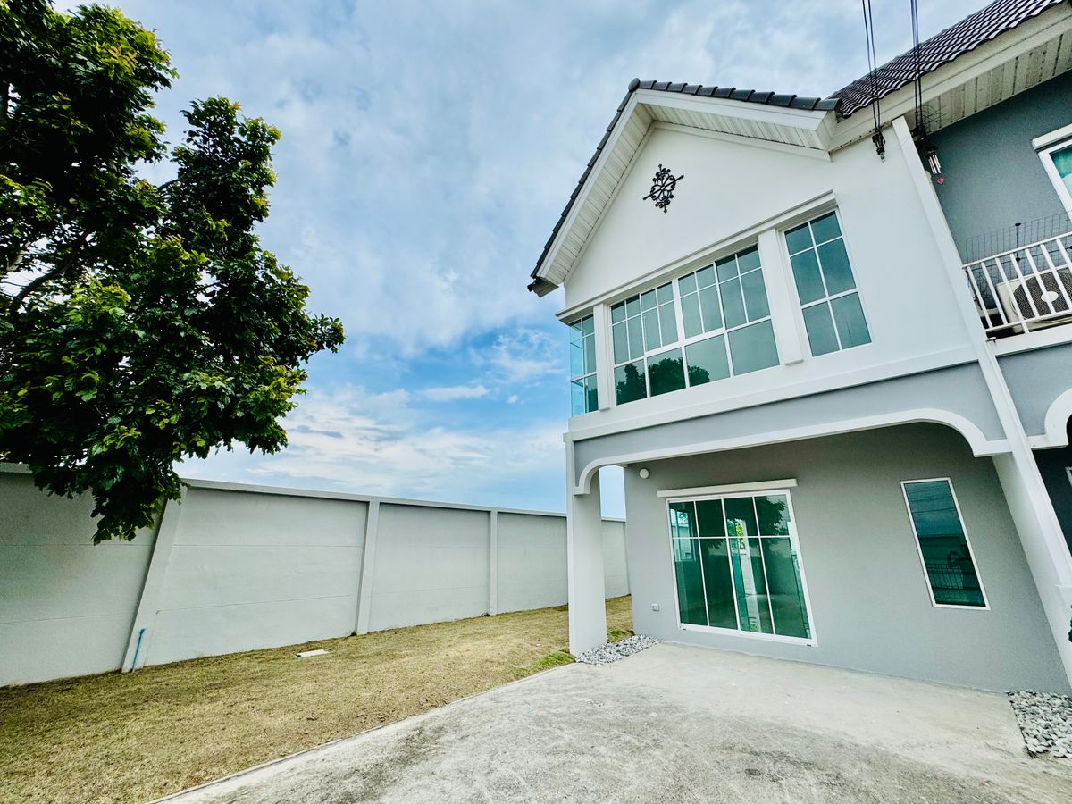 ขายทาวน์โฮมฉะเชิงเทรา : ขายบ้านหลังมุม Modi Villa ลาดกระบัง-สุวรรณภูมิ | บ้านใหม่พร้อมอยู่ วิวทะเลสาบ ทำเลดี ใกล้สุวรรณภูมิ