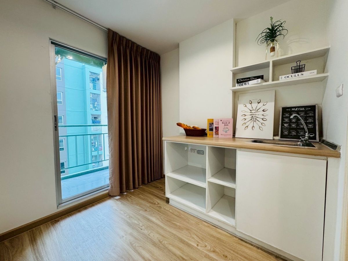 For SaleCondoOnnut, Udomsuk : FOR SALE: Lumpini Condo Onnut 46  A newly renovated, beautiful, and ready-to-move-in condo unit is available for sale. Located near MRT Srinuch, this unit features 1 bedroom, 1 bathroom, a living room, a kitchen, and a laundry area.