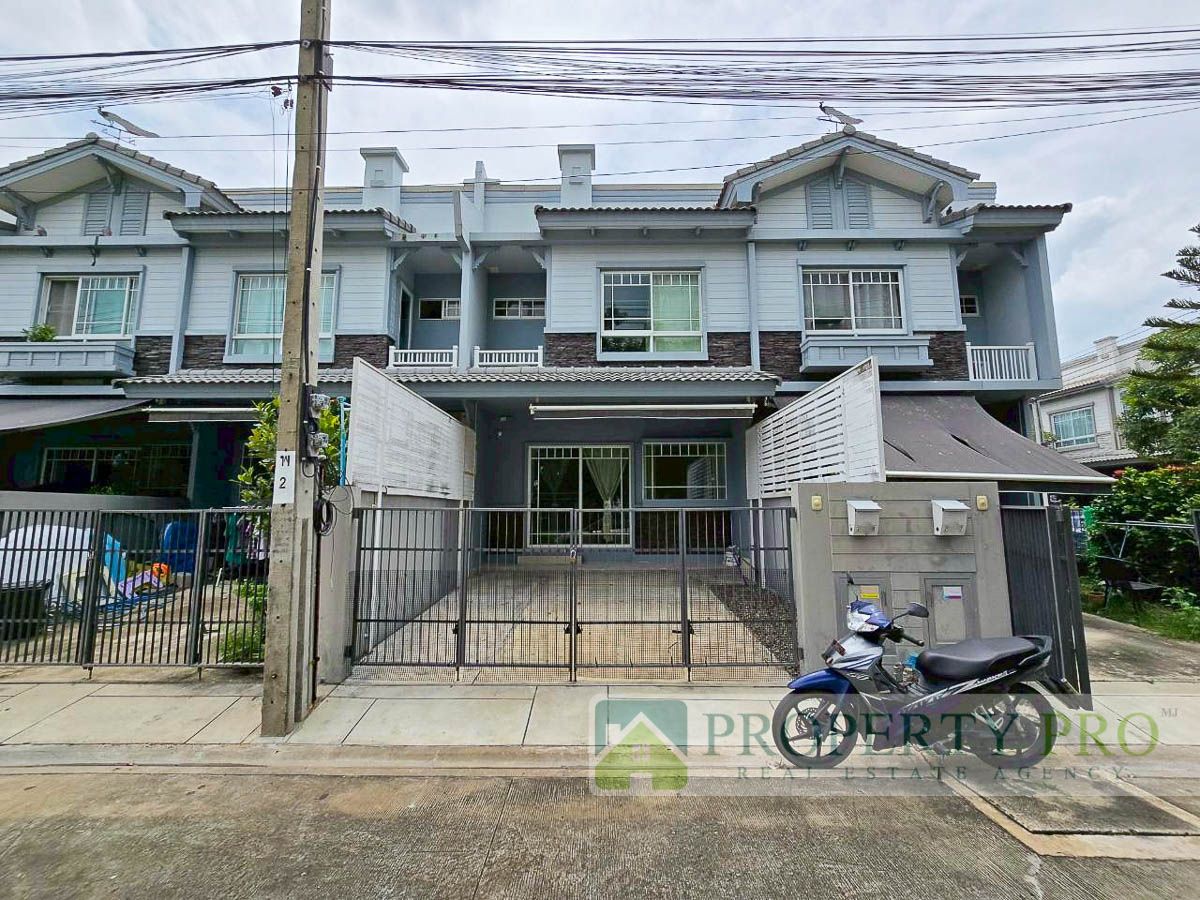 ขายทาวน์โฮมสมุทรปราการ สำโรง : ขาย บ้าน Villaggio บางนา ทาวน์โฮม 2 ชั้น 2 ห้องนอน 18 ตรว 110 ตรม สภาพใหม่มาก ใกล้ สุวรรณภูมิ บางพลี บางเสาธง มหาวิทยาลัยอัสสัมชัญ ABAC : MJ25S-004