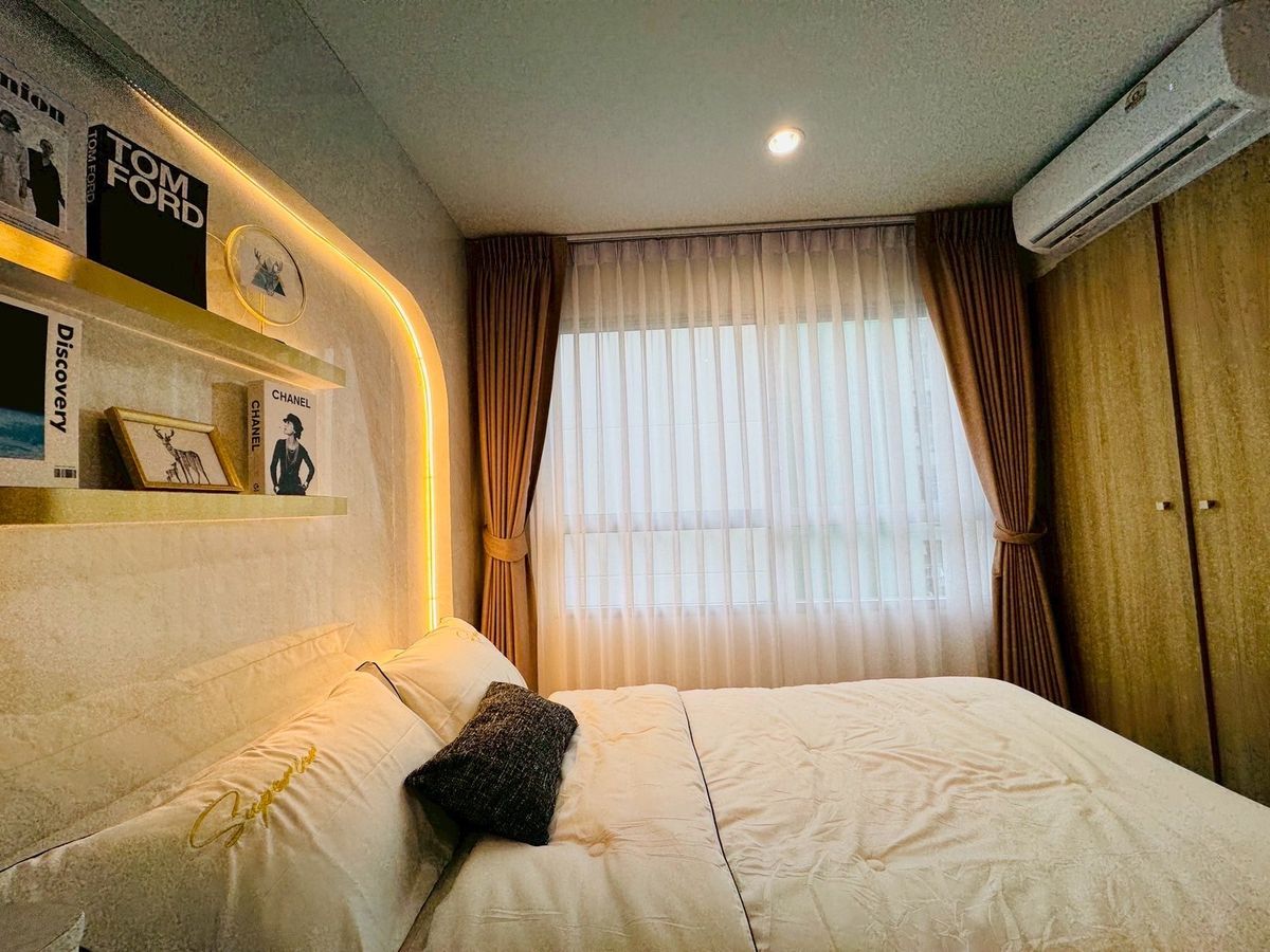 For SaleCondoOnnut, Udomsuk : FOR SALE: Lumpini Condo Onnut 46  A newly renovated, beautiful, and ready-to-move-in condo unit is available for sale. Located near MRT Srinuch, this unit features 1 bedroom, 1 bathroom, a living room, a kitchen, and a laundry area.