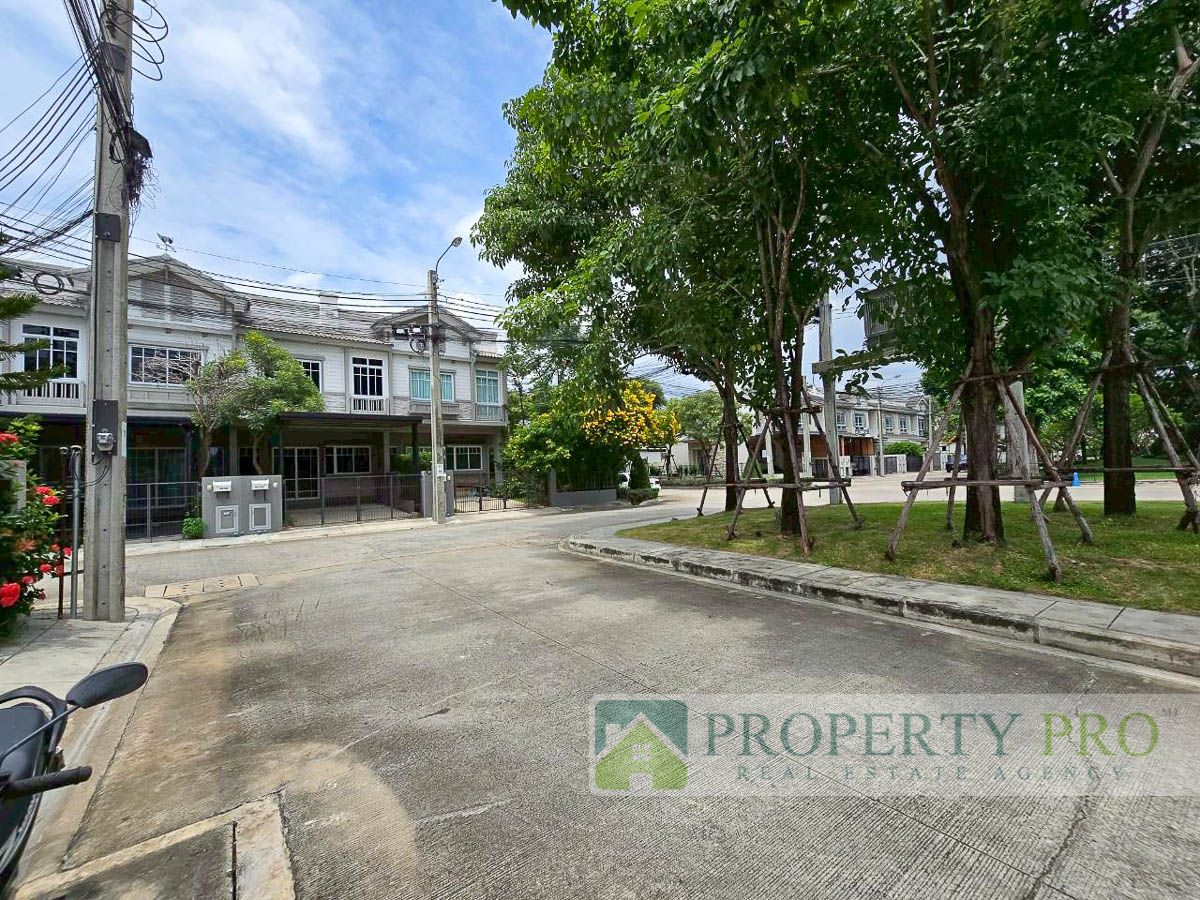 ขายทาวน์โฮมสมุทรปราการ สำโรง : ขาย บ้าน Villaggio บางนา ทาวน์โฮม 2 ชั้น 2 ห้องนอน 18 ตรว 110 ตรม สภาพใหม่มาก ใกล้ สุวรรณภูมิ บางพลี บางเสาธง มหาวิทยาลัยอัสสัมชัญ ABAC : MJ25S-004