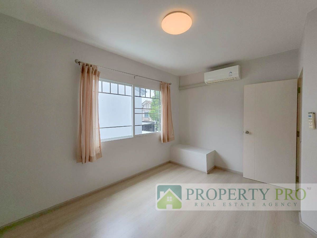 ขายทาวน์โฮมสมุทรปราการ สำโรง : ขาย บ้าน Villaggio บางนา ทาวน์โฮม 2 ชั้น 2 ห้องนอน 18 ตรว 110 ตรม สภาพใหม่มาก ใกล้ สุวรรณภูมิ บางพลี บางเสาธง มหาวิทยาลัยอัสสัมชัญ ABAC : MJ25S-004