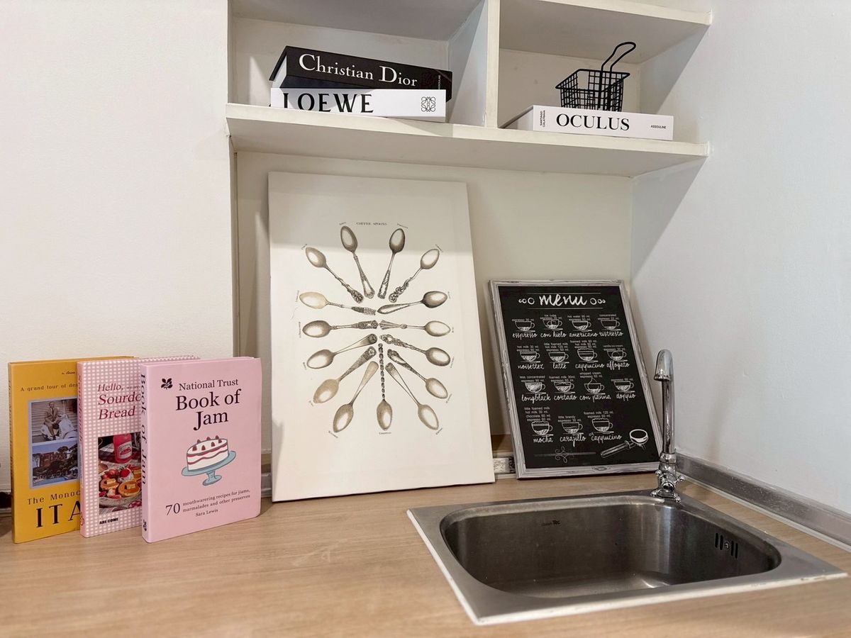 For SaleCondoOnnut, Udomsuk : FOR SALE: Lumpini Condo Onnut 46  A newly renovated, beautiful, and ready-to-move-in condo unit is available for sale. Located near MRT Srinuch, this unit features 1 bedroom, 1 bathroom, a living room, a kitchen, and a laundry area.