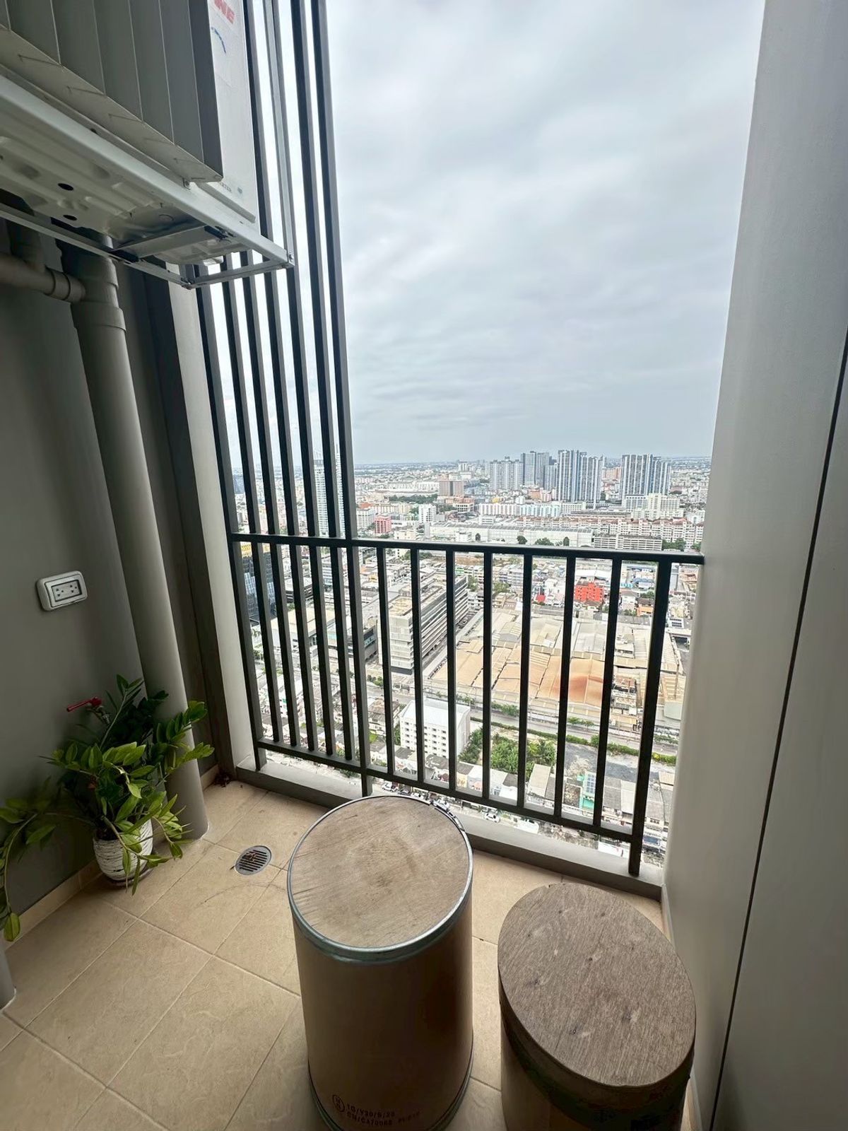 For RentCondoRamkhamhaeng, Hua Mak : A high class room, 1 studio rental, Supalai Werenda Ram, Supalai Veranda Ramkamhaeng