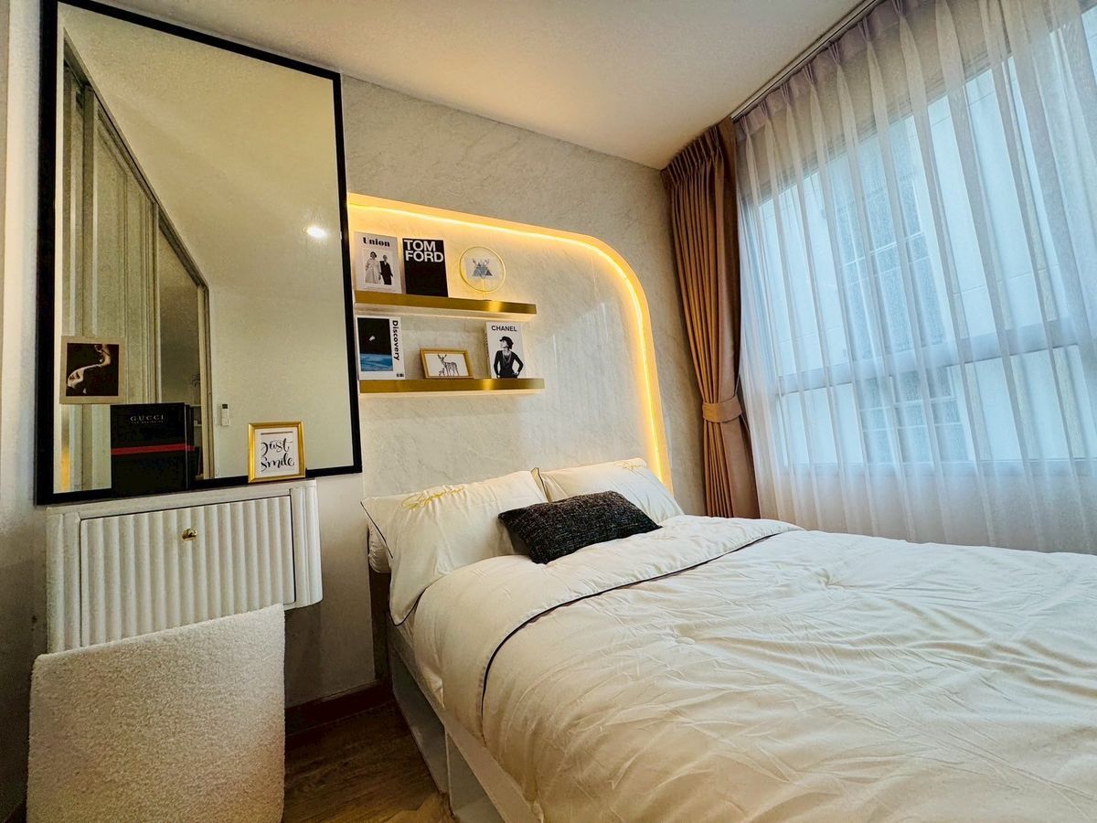 For SaleCondoOnnut, Udomsuk : FOR SALE: Lumpini Condo Onnut 46  A newly renovated, beautiful, and ready-to-move-in condo unit is available for sale. Located near MRT Srinuch, this unit features 1 bedroom, 1 bathroom, a living room, a kitchen, and a laundry area.