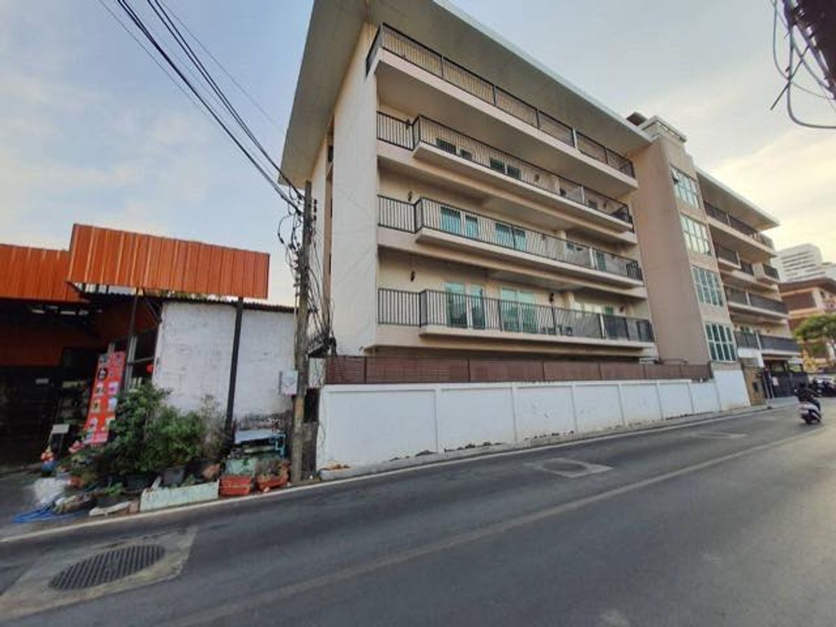 For RentOfficeSukhumvit, Asoke, Thonglor : For Rent, 🏬 5 – Storey Building, 📐️ Land area 215 sq.w / Usable area 2,200 sq.m ⛳ Prime Location Ekkamai 12 🩺 💻 Suitable for Clinic, Office