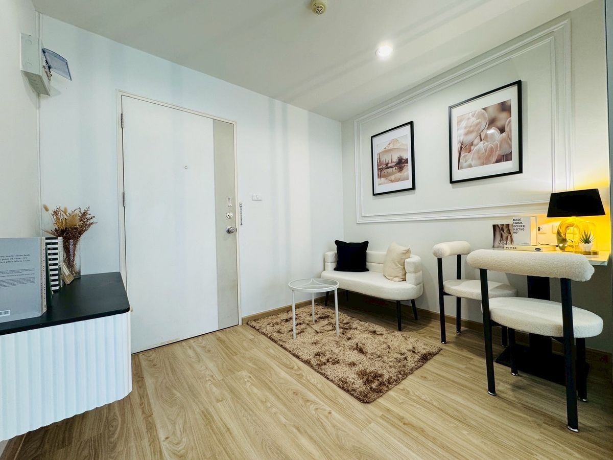 For SaleCondoOnnut, Udomsuk : FOR SALE: Lumpini Condo Onnut 46  A newly renovated, beautiful, and ready-to-move-in condo unit is available for sale. Located near MRT Srinuch, this unit features 1 bedroom, 1 bathroom, a living room, a kitchen, and a laundry area.