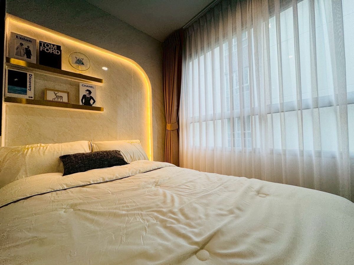 For SaleCondoOnnut, Udomsuk : FOR SALE: Lumpini Condo Onnut 46  A newly renovated, beautiful, and ready-to-move-in condo unit is available for sale. Located near MRT Srinuch, this unit features 1 bedroom, 1 bathroom, a living room, a kitchen, and a laundry area.