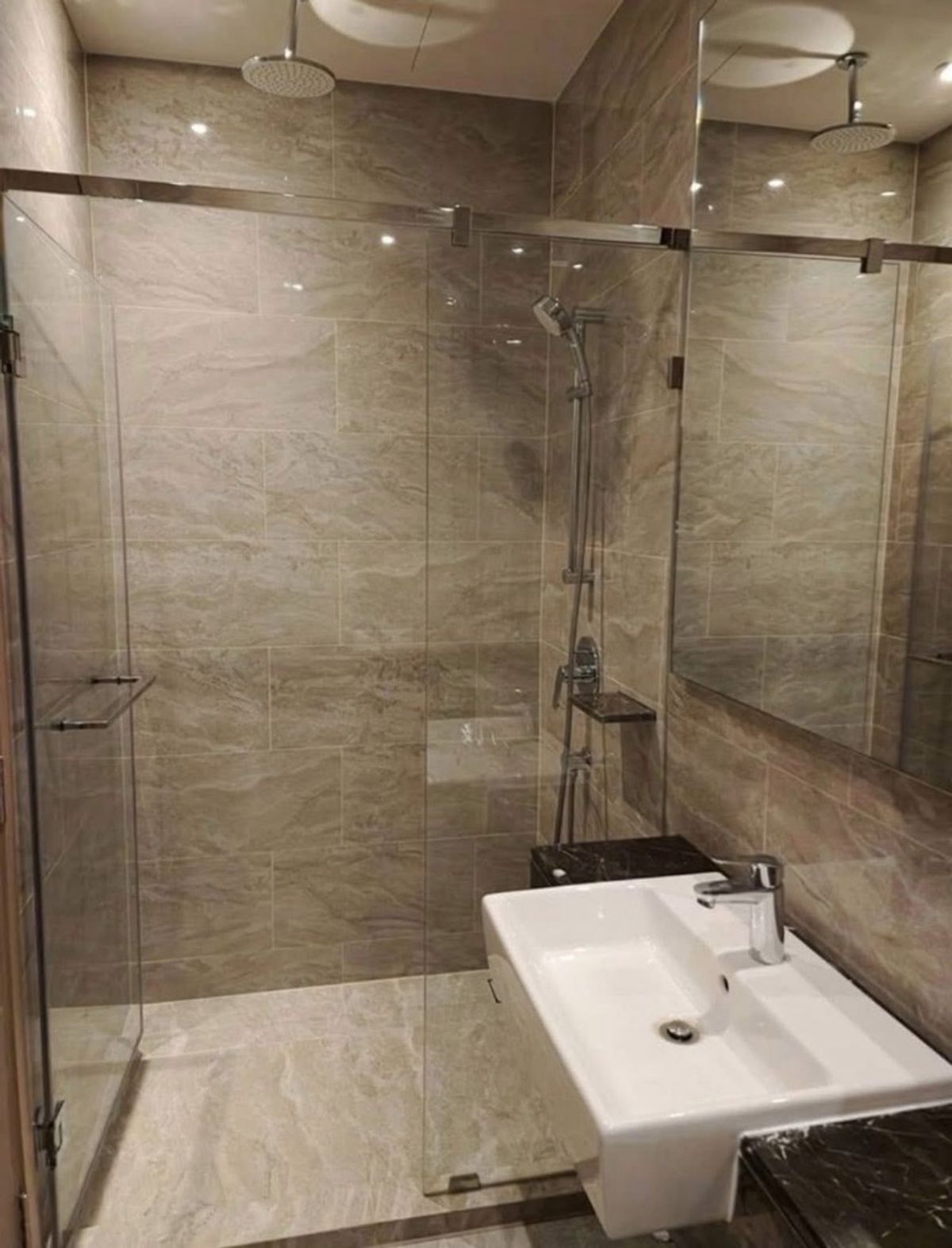 คอนโดพระราม 9 เพชรบุรีตัดใหม่ RCA : ✅𝐀𝐬𝐡𝐭𝐨𝐧 𝐀𝐬𝐨𝐤𝐞 𝐑𝐚𝐦𝐚 𝟗 ห้องมุมขนาด 66 Sq.m 2 bed 2 bed  ตกแต่งสวย พร้อมอยู่ พิเศษเพียง 25.8 MB | Rent 75,000| 