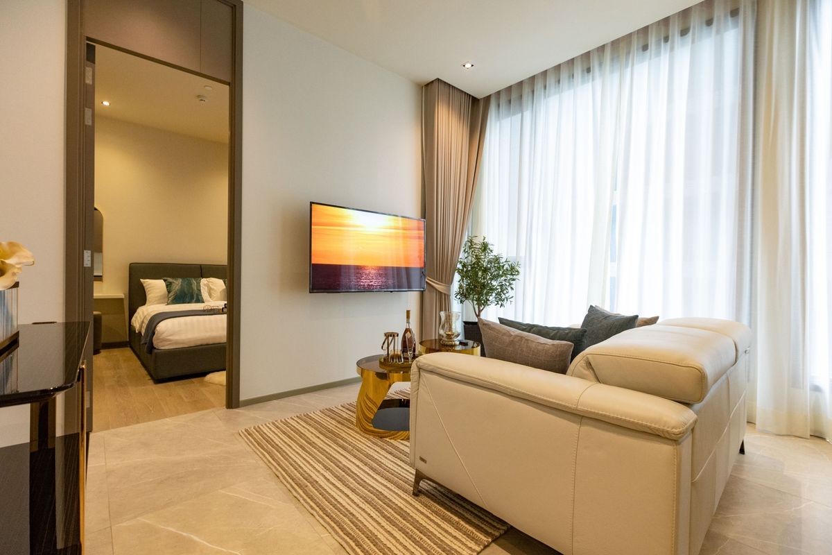 ขายคอนโดสุขุมวิท อโศก ทองหล่อ : ✨ HYDE HERITAGE THONGLOR – Super Luxury Condo ✨  1 Bedroom 43.52 ตร.ม.  HOTDEAL  9.9 ลบ. 📌 พีรพงศ์ ฟีฟ่า 087-808-3690