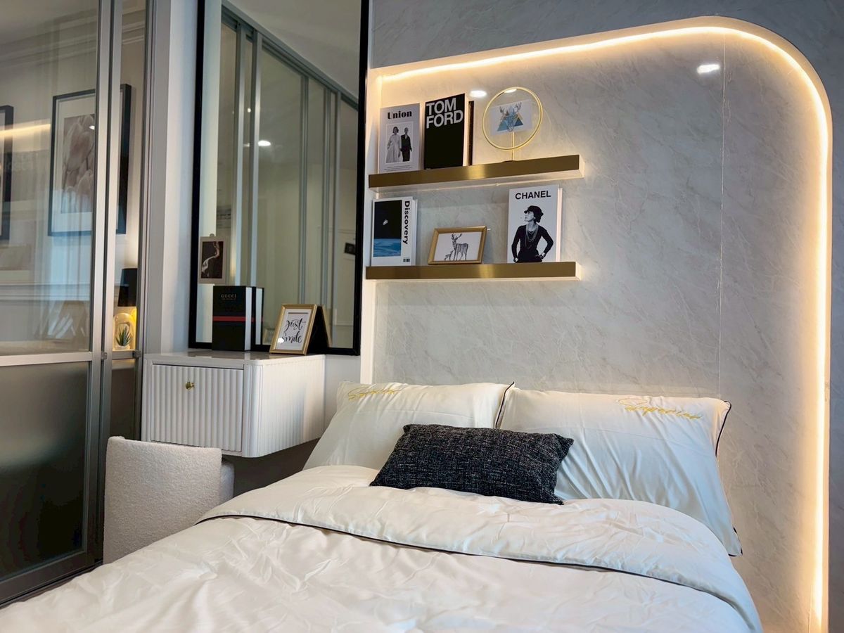 For SaleCondoOnnut, Udomsuk : FOR SALE: Lumpini Condo Onnut 46  A newly renovated, beautiful, and ready-to-move-in condo unit is available for sale. Located near MRT Srinuch, this unit features 1 bedroom, 1 bathroom, a living room, a kitchen, and a laundry area.