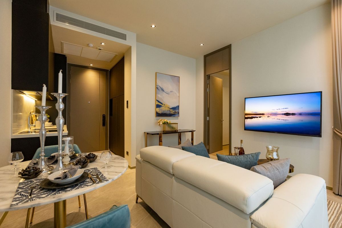 ขายคอนโดสุขุมวิท อโศก ทองหล่อ : ✨ HYDE HERITAGE THONGLOR – Super Luxury Condo ✨  1 Bedroom 43.52 ตร.ม.  HOTDEAL  9.9 ลบ. 📌 พีรพงศ์ ฟีฟ่า 087-808-3690