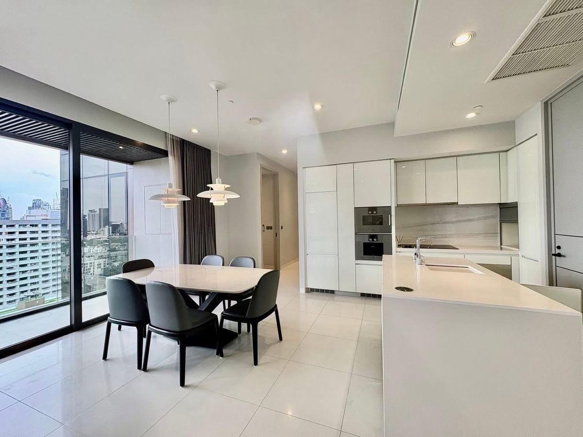 คอนโดสุขุมวิท อโศก ทองหล่อ : 𝐇𝐎𝐓 𝐃𝐄𝐀𝐋 🔥Vittorio สุขุมวิท 39 ขนาด 136.71 Sq.m 2 bed 3 bath เพียง 55 MB | Rent 180,000 | สอบถามเพิ่มเติม 086-795-9997 