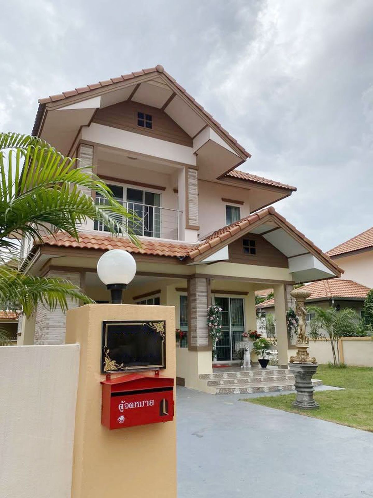 ให้เช่าบ้านเชียงใหม่ : บ้านสวยในโครงการ ให้เช่าเดือนละ 22,000 บาท ใกล้ศูนย์หัตถกรรมร่มบ่อสร้างสันกำแพงเพียง 5 นาที No.13H648