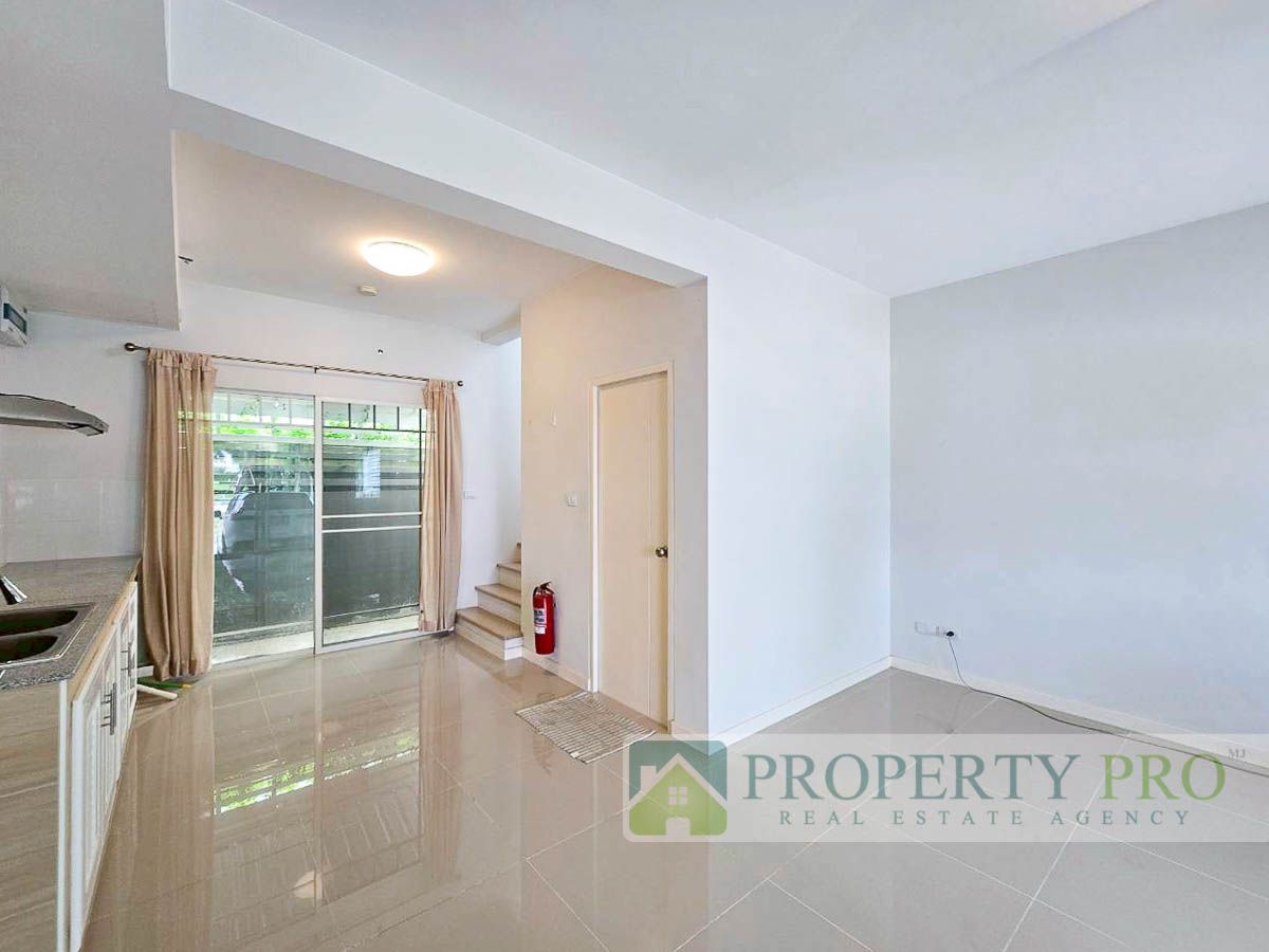 ขายทาวน์โฮมสมุทรปราการ สำโรง : ขาย บ้าน Villaggio บางนา ทาวน์โฮม 2 ชั้น 2 ห้องนอน 18 ตรว 110 ตรม สภาพใหม่มาก ใกล้ สุวรรณภูมิ บางพลี บางเสาธง มหาวิทยาลัยอัสสัมชัญ ABAC : MJ25S-004