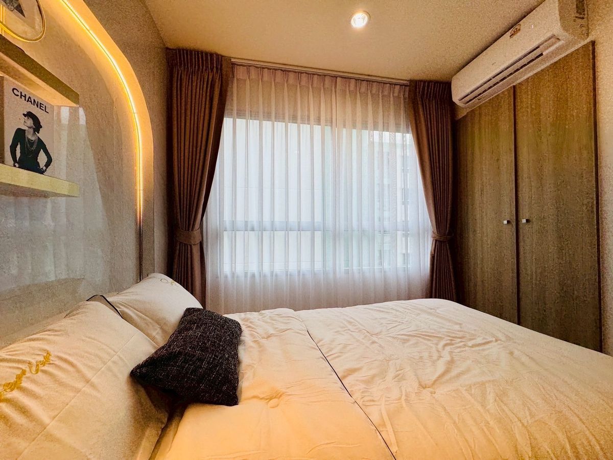 For SaleCondoOnnut, Udomsuk : FOR SALE: Lumpini Condo Onnut 46  A newly renovated, beautiful, and ready-to-move-in condo unit is available for sale. Located near MRT Srinuch, this unit features 1 bedroom, 1 bathroom, a living room, a kitchen, and a laundry area.