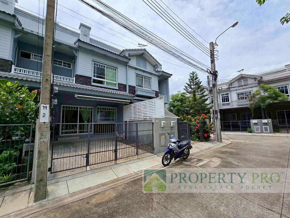 ขายทาวน์โฮมสมุทรปราการ สำโรง : ขาย บ้าน Villaggio บางนา ทาวน์โฮม 2 ชั้น 2 ห้องนอน 18 ตรว 110 ตรม สภาพใหม่มาก ใกล้ สุวรรณภูมิ บางพลี บางเสาธง มหาวิทยาลัยอัสสัมชัญ ABAC : MJ25S-004