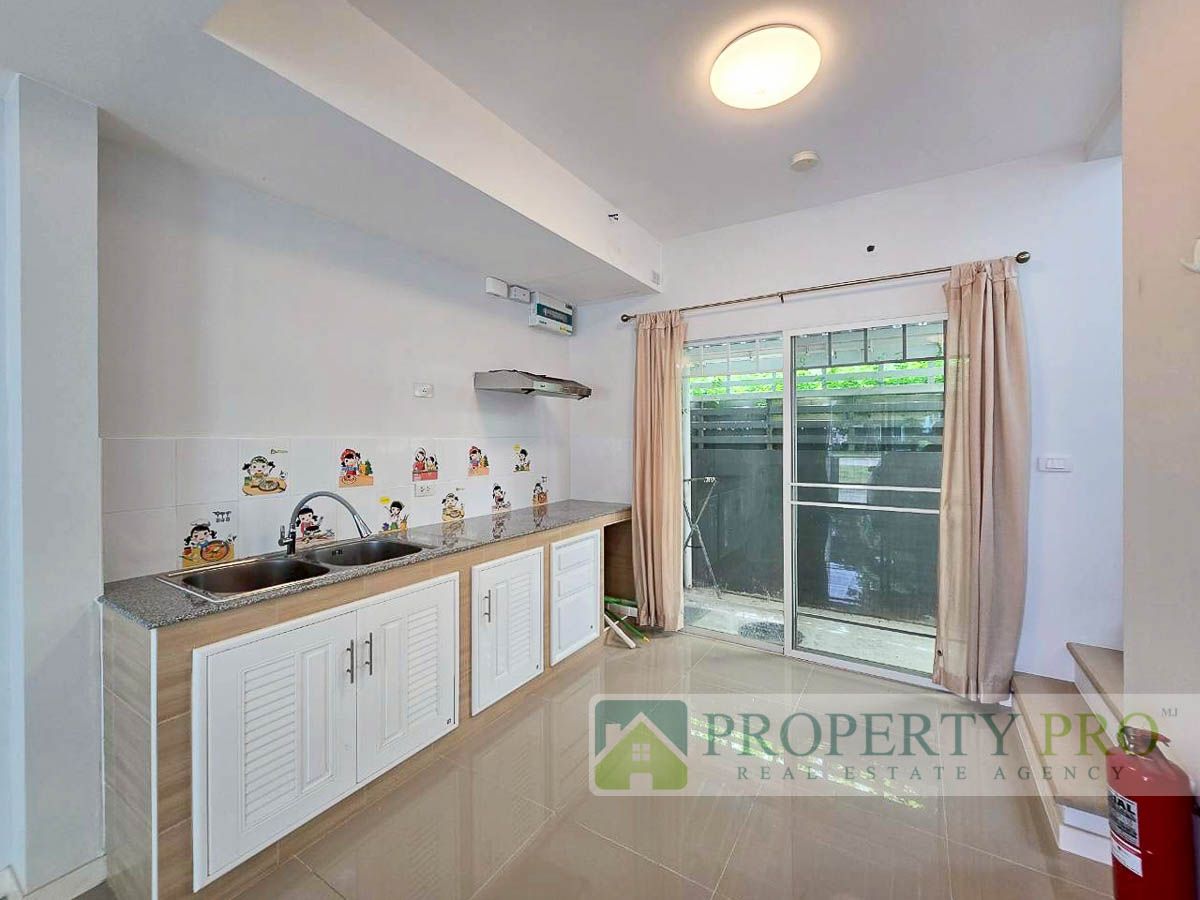 ขายทาวน์โฮมสมุทรปราการ สำโรง : ขาย บ้าน Villaggio บางนา ทาวน์โฮม 2 ชั้น 2 ห้องนอน 18 ตรว 110 ตรม สภาพใหม่มาก ใกล้ สุวรรณภูมิ บางพลี บางเสาธง มหาวิทยาลัยอัสสัมชัญ ABAC : MJ25S-004