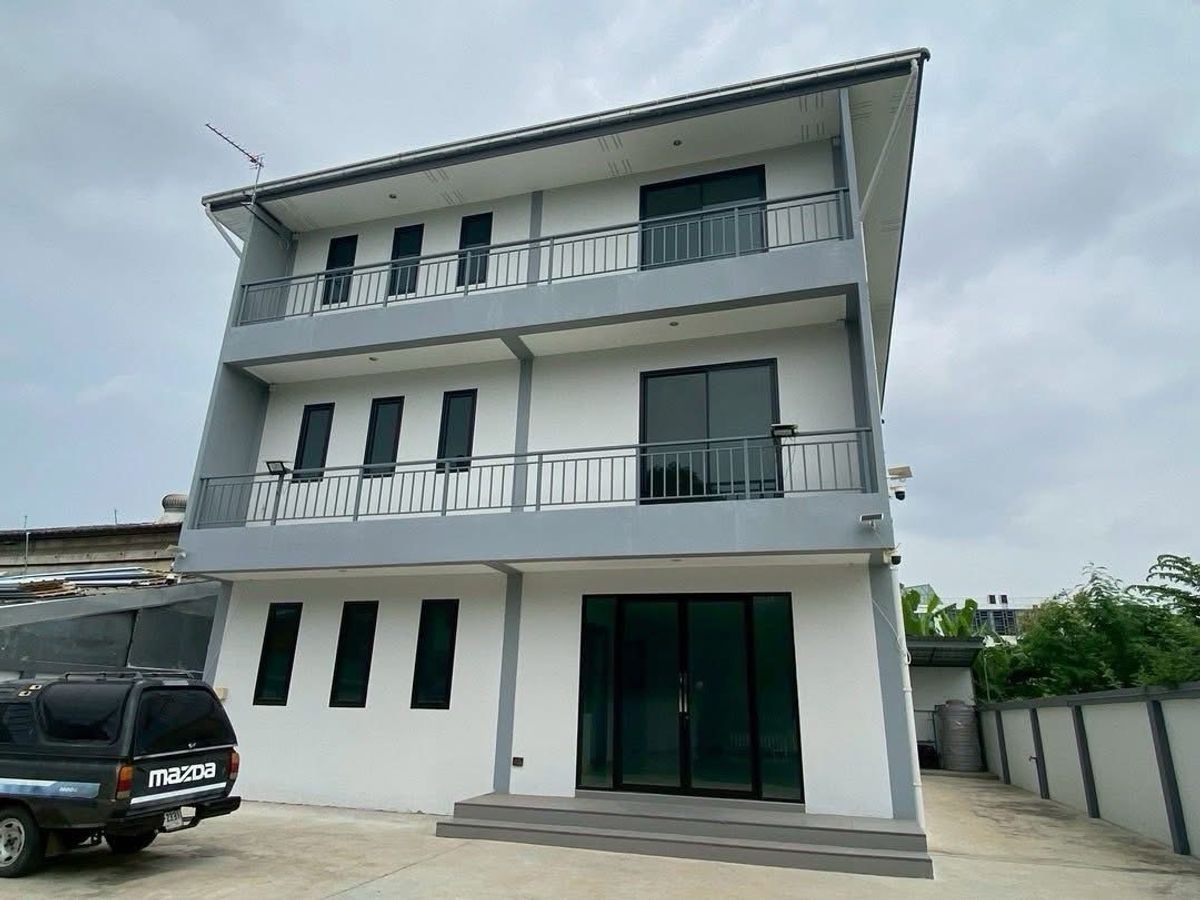 ขายบ้านโชคชัย4 ลาดพร้าว71 : 🏠บ้านเดี่ยว 3 ชั้น
นาคนิวาส12 ใกล้เซ็นทรัลอีสต์วิลล์ แค่5นาที