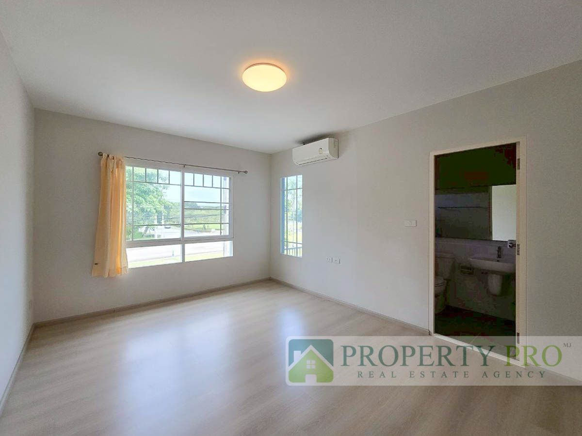 ขายทาวน์โฮมสมุทรปราการ สำโรง : ขาย บ้าน Villaggio บางนา ทาวน์โฮม 2 ชั้น 2 ห้องนอน 18 ตรว 110 ตรม สภาพใหม่มาก ใกล้ สุวรรณภูมิ บางพลี บางเสาธง มหาวิทยาลัยอัสสัมชัญ ABAC : MJ25S-004