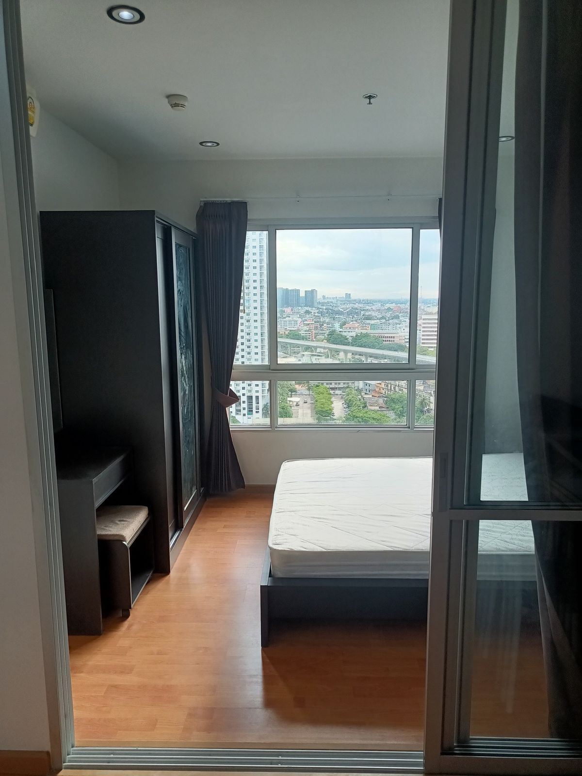ให้เช่าคอนโดท่าพระ ตลาดพลู วุฒากาศ : ⭐️ The President Sathorn - Ratchaphruek 2⭐️ 1 BED 1 BATH เฟอร์นิเจอร์และเครื่องใช้ไฟฟ้ามีพร้อมอยู่