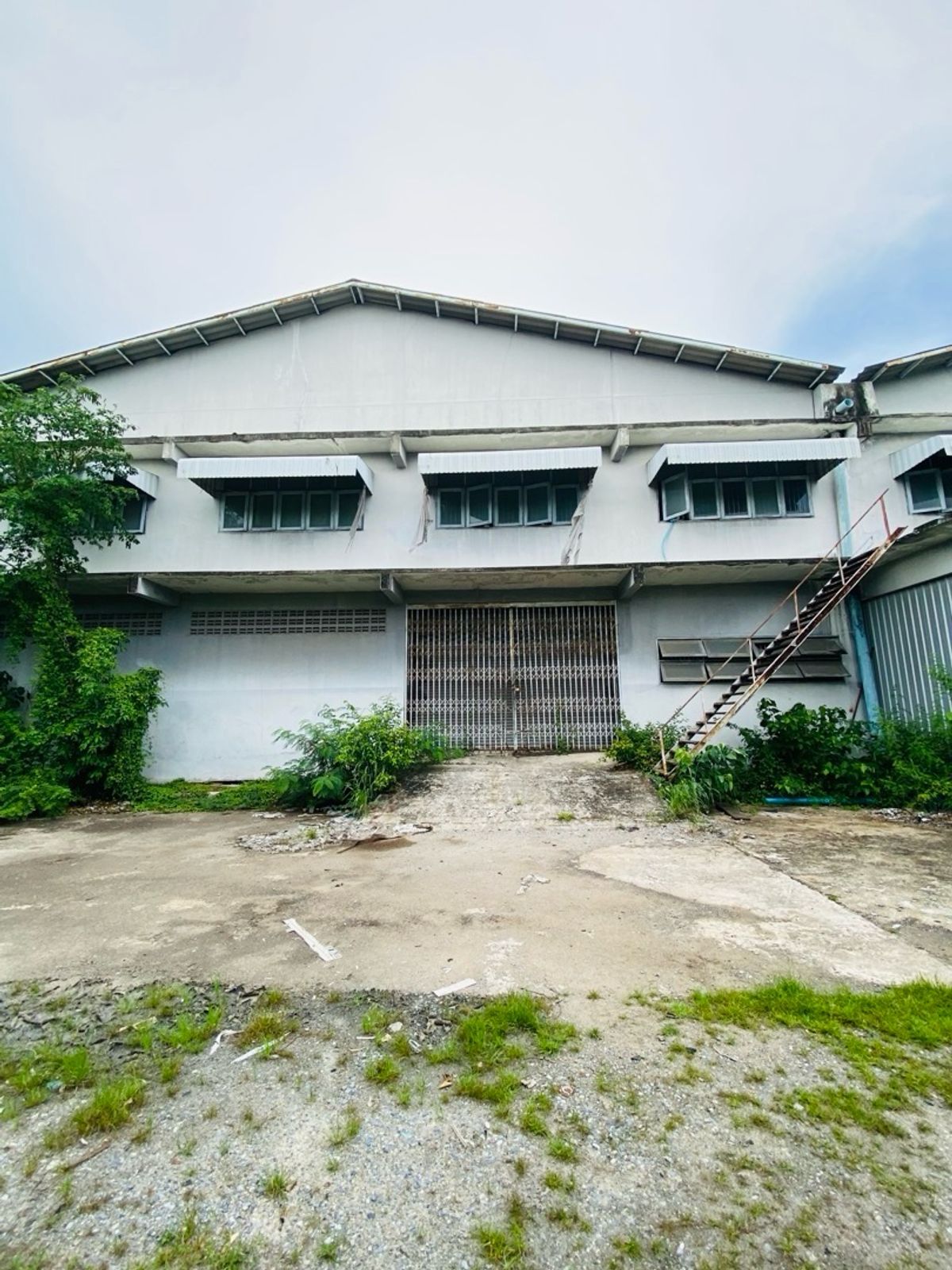 ขายที่ดินราษฎร์บูรณะ สุขสวัสดิ์ : ที่ดินสีม่วง + โกดัง + สำนักงาน + ใบอนุญาต รง.4 กว่า 10 ไร่ สุขสวัสดิ์ 84 (ซอยวัดคู่สร้าง)