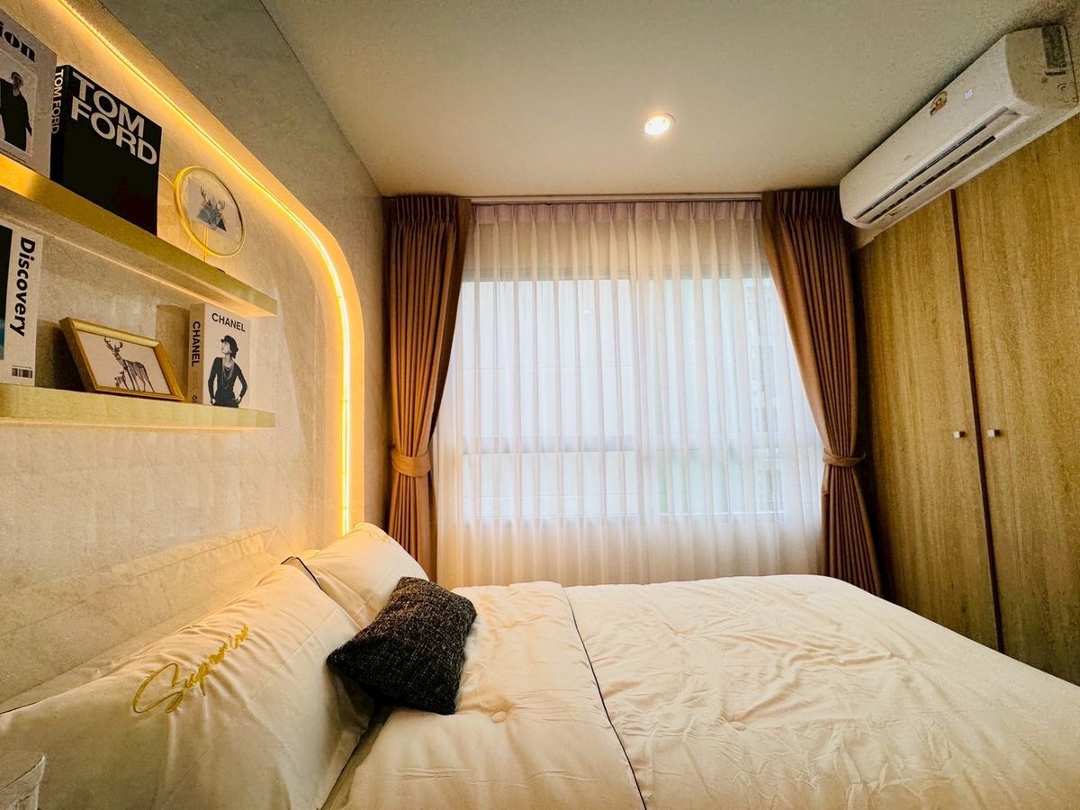 For SaleCondoOnnut, Udomsuk : FOR SALE: Lumpini Condo Onnut 46  A newly renovated, beautiful, and ready-to-move-in condo unit is available for sale. Located near MRT Srinuch, this unit features 1 bedroom, 1 bathroom, a living room, a kitchen, and a laundry area.