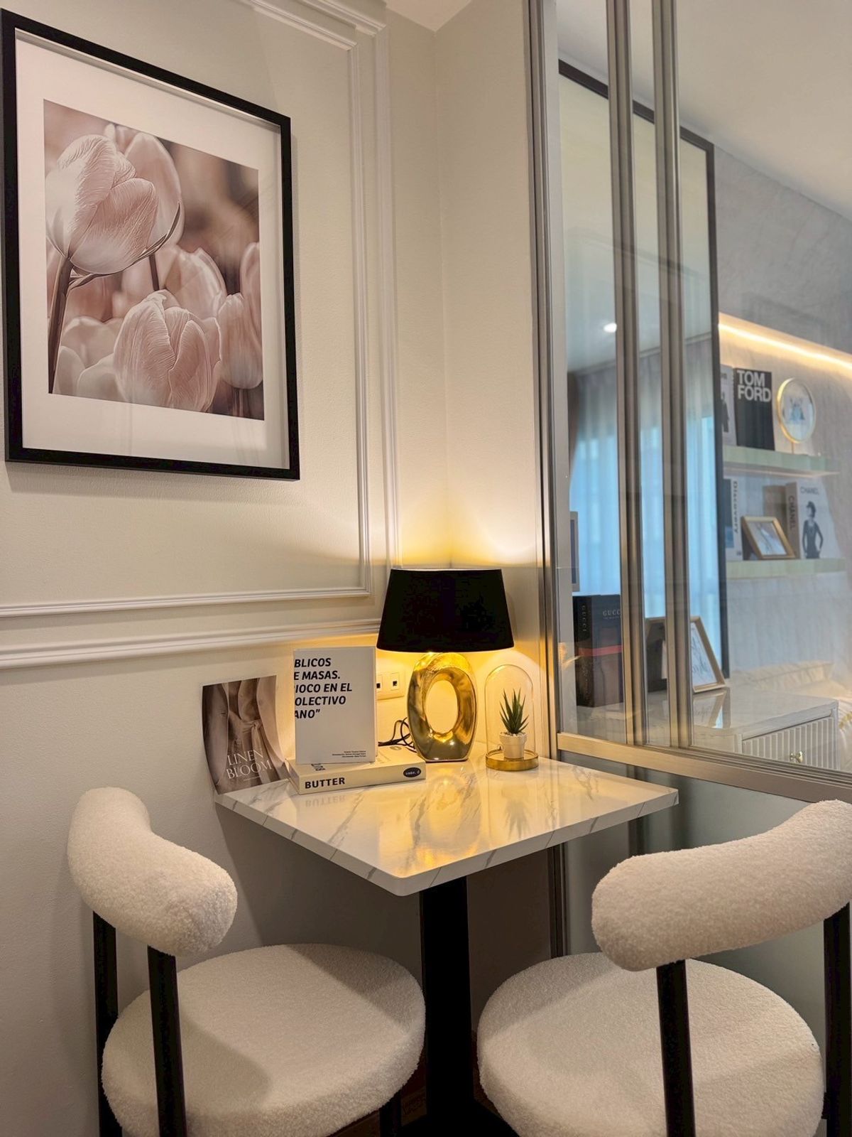 For SaleCondoOnnut, Udomsuk : FOR SALE: Lumpini Condo Onnut 46  A newly renovated, beautiful, and ready-to-move-in condo unit is available for sale. Located near MRT Srinuch, this unit features 1 bedroom, 1 bathroom, a living room, a kitchen, and a laundry area.