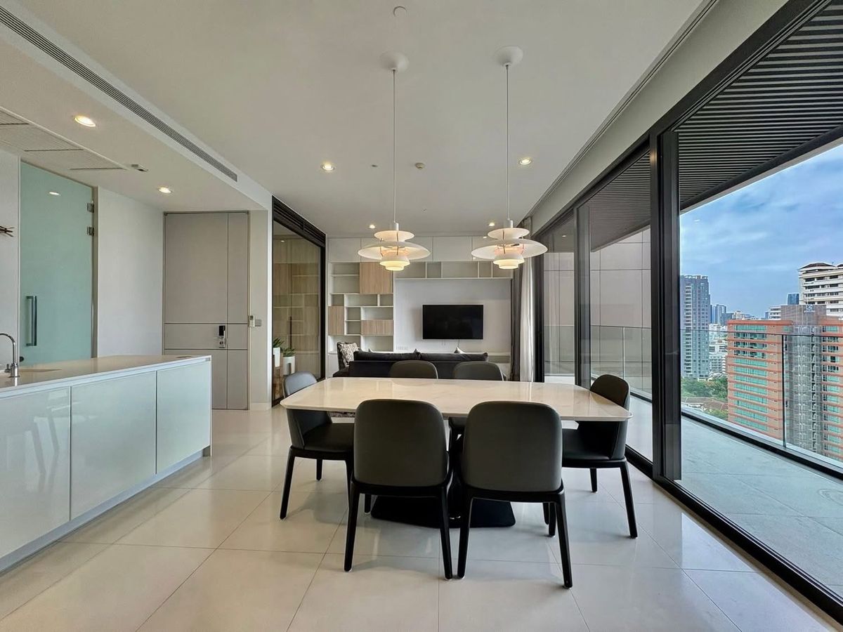 คอนโดสุขุมวิท อโศก ทองหล่อ : 𝐇𝐎𝐓 𝐃𝐄𝐀𝐋 🔥Vittorio สุขุมวิท 39 ขนาด 136.71 Sq.m 2 bed 3 bath เพียง 55 MB | Rent 180,000 | สอบถามเพิ่มเติม 086-795-9997 