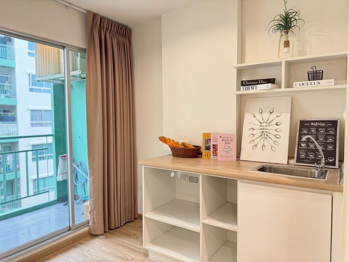 For SaleCondoOnnut, Udomsuk : FOR SALE: Lumpini Condo Onnut 46  A newly renovated, beautiful, and ready-to-move-in condo unit is available for sale. Located near MRT Srinuch, this unit features 1 bedroom, 1 bathroom, a living room, a kitchen, and a laundry area.