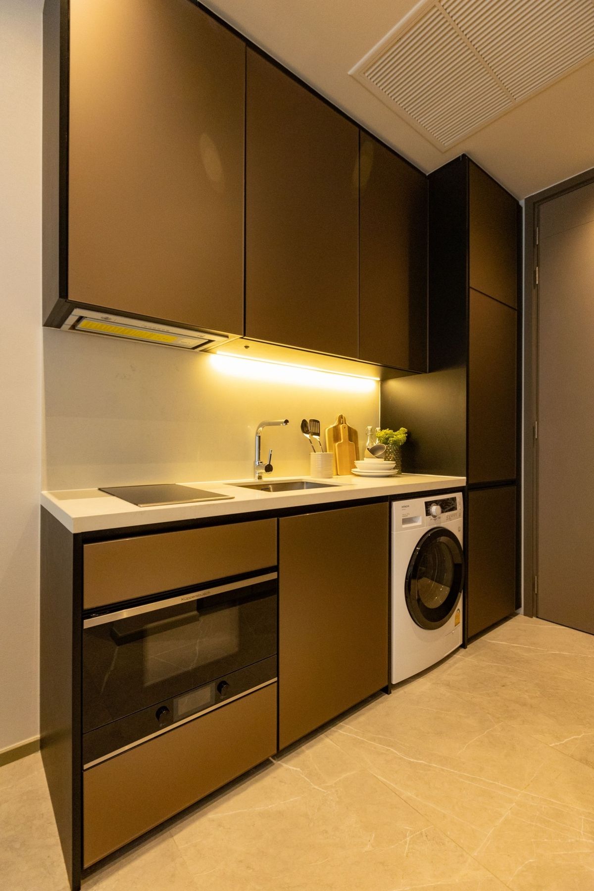 ขายคอนโดสุขุมวิท อโศก ทองหล่อ : ✨ HYDE HERITAGE THONGLOR – Super Luxury Condo ✨  1 Bedroom 43.52 ตร.ม.  HOTDEAL  9.9 ลบ. 📌 พีรพงศ์ ฟีฟ่า 087-808-3690