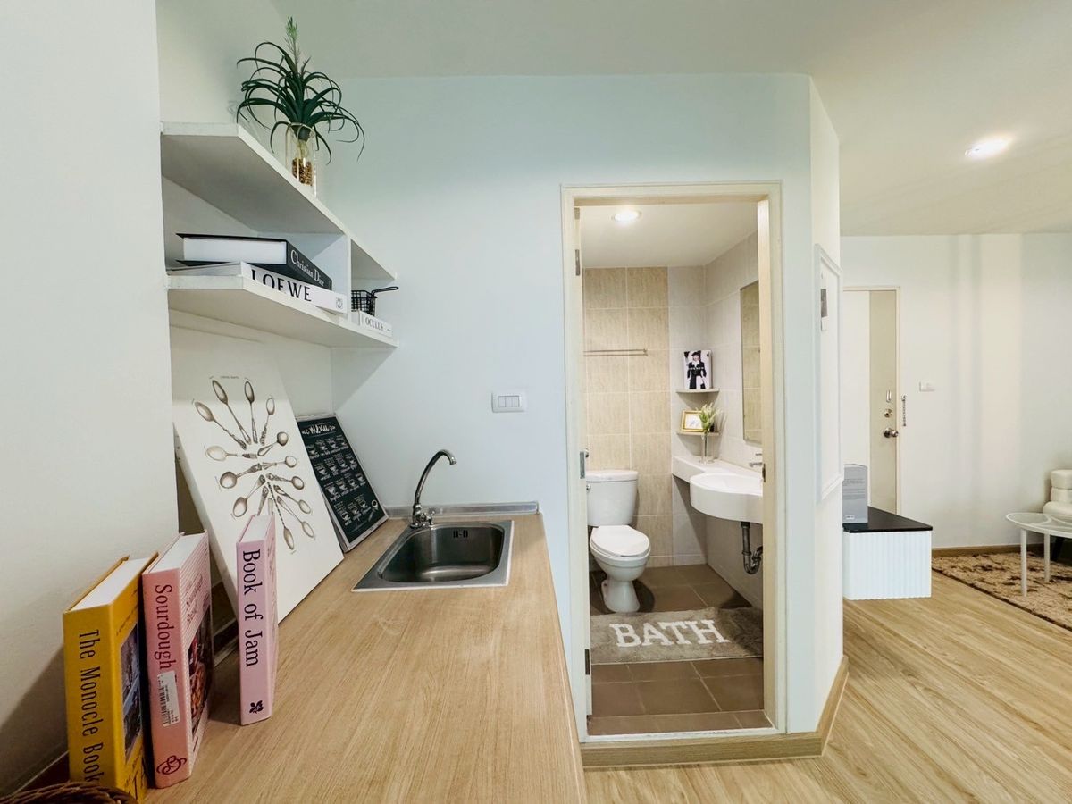 For SaleCondoOnnut, Udomsuk : FOR SALE: Lumpini Condo Onnut 46  A newly renovated, beautiful, and ready-to-move-in condo unit is available for sale. Located near MRT Srinuch, this unit features 1 bedroom, 1 bathroom, a living room, a kitchen, and a laundry area.