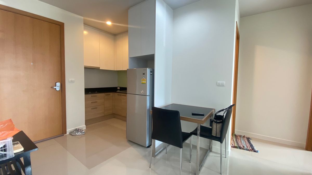 1 bed 1 bath 44 sqm condo at Circle Condominium for rent 19,000THB per month, Phetchaburi road soi 36, Nana BTS station Loading...