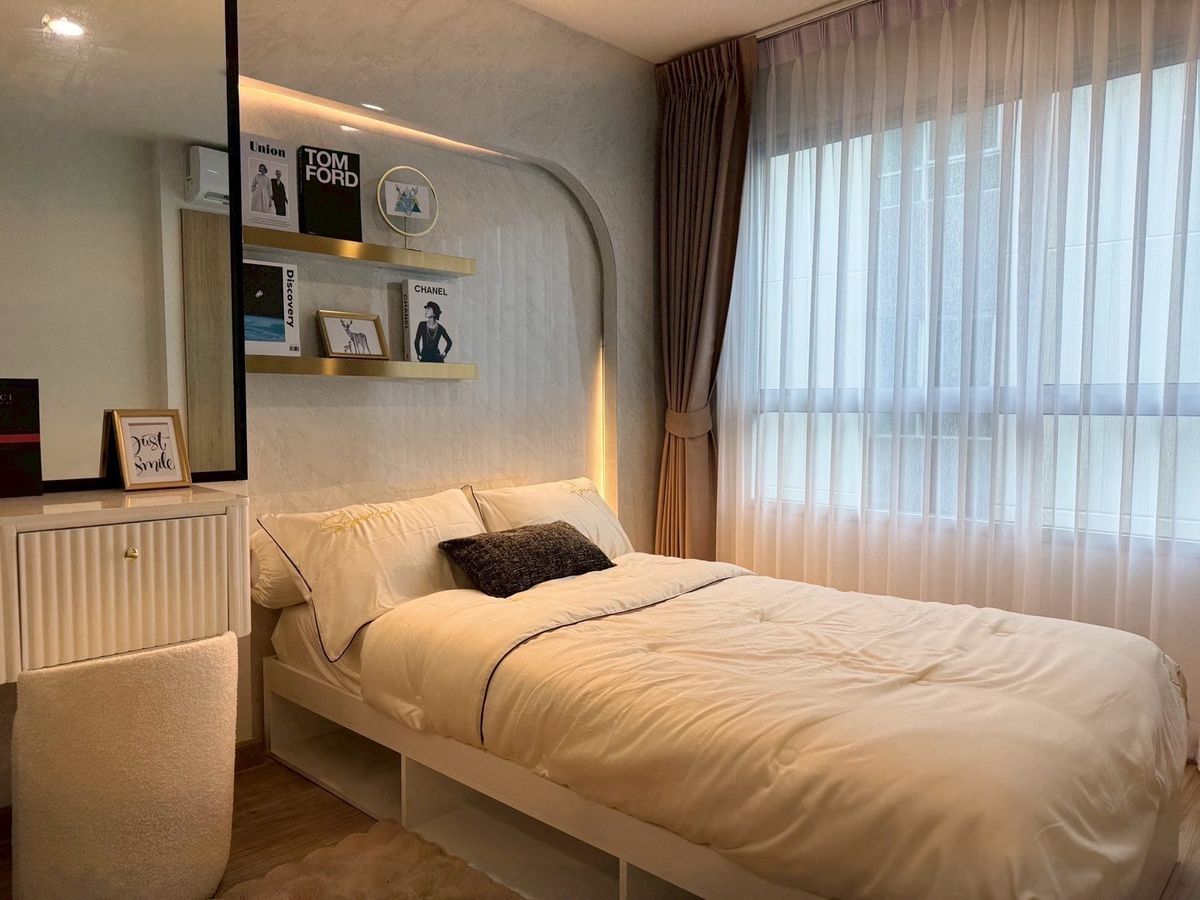 For SaleCondoOnnut, Udomsuk : FOR SALE: Lumpini Condo Onnut 46  A newly renovated, beautiful, and ready-to-move-in condo unit is available for sale. Located near MRT Srinuch, this unit features 1 bedroom, 1 bathroom, a living room, a kitchen, and a laundry area.