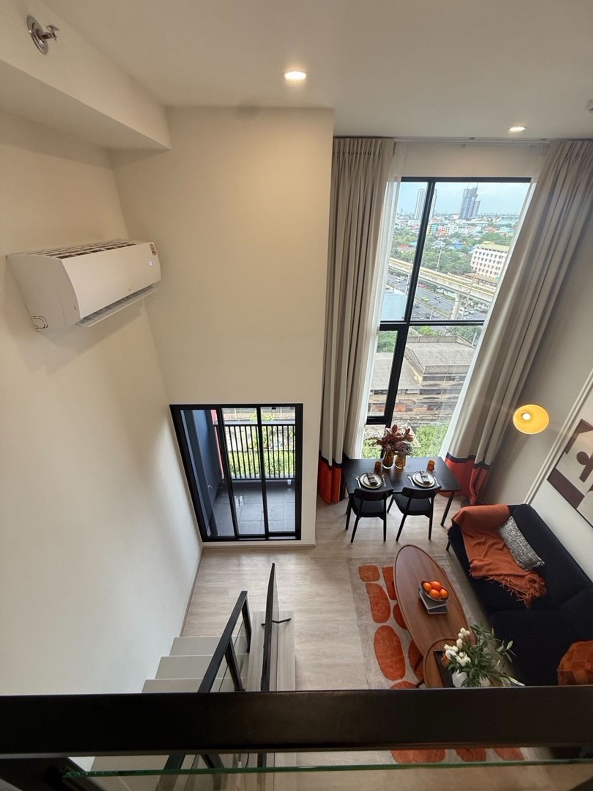 ขายดาวน์คอนโดสมุทรปราการ สำโรง : ขายดาวน์ ห้อง Duplex ชั้น12 ติดห้องตัวอย่างของโครงการ ราคาพิเศษเพียง 2.22ล้าน* ถํกกว่าซื้อโครงการหลายแสนครับ