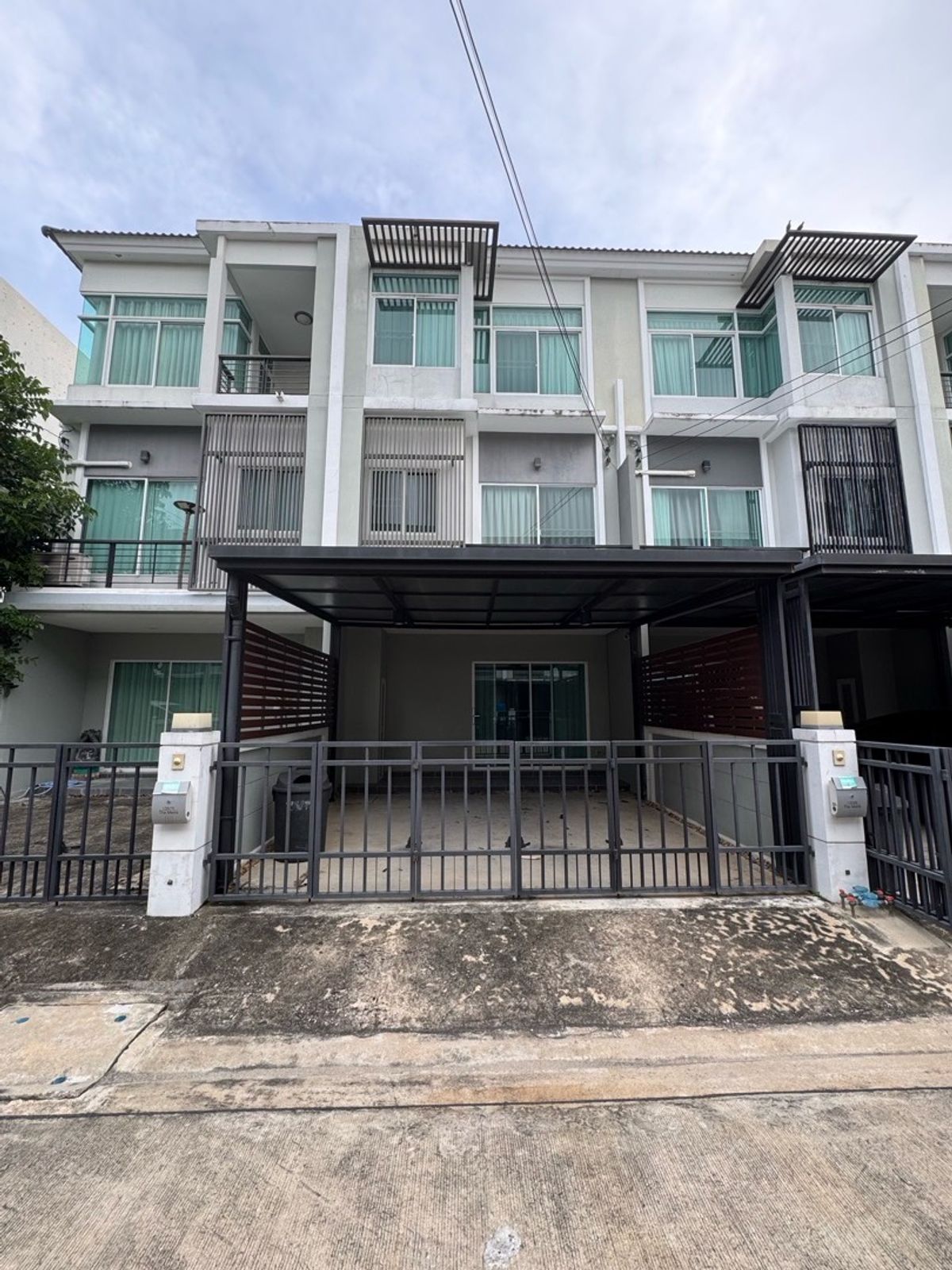 ขายทาวน์โฮมรัตนาธิเบศร์ สนามบินน้ำ พระนั่งเกล้า : [ขายด่วน] ทาวน์โฮม 3 ชั้น หมู่บ้าน The Metro รัตนาธิเบศร์ ทำเลดี เดินทางสะดวก ใกล้ MRT สายสีม่วง