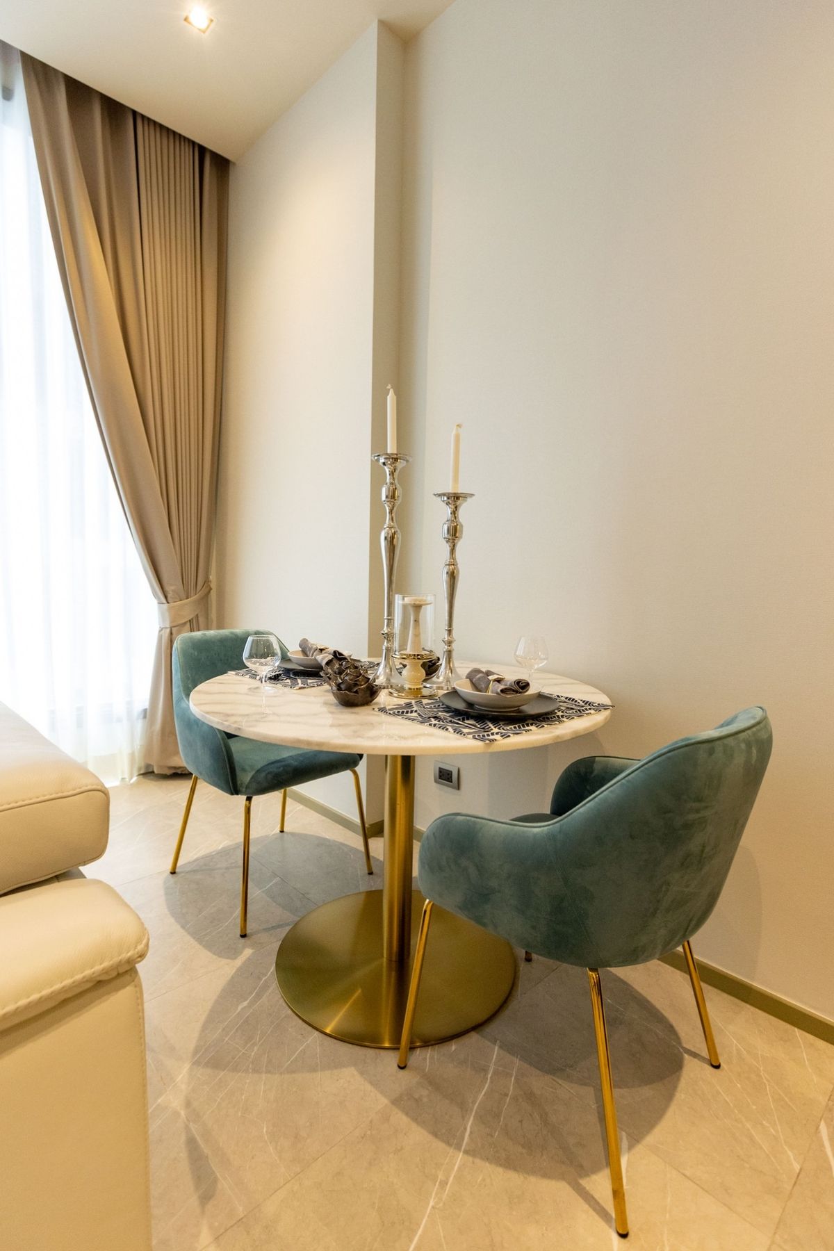 ขายคอนโดสุขุมวิท อโศก ทองหล่อ : ✨ HYDE HERITAGE THONGLOR – Super Luxury Condo ✨  1 Bedroom 43.52 ตร.ม.  HOTDEAL  9.9 ลบ. 📌 พีรพงศ์ ฟีฟ่า 087-808-3690