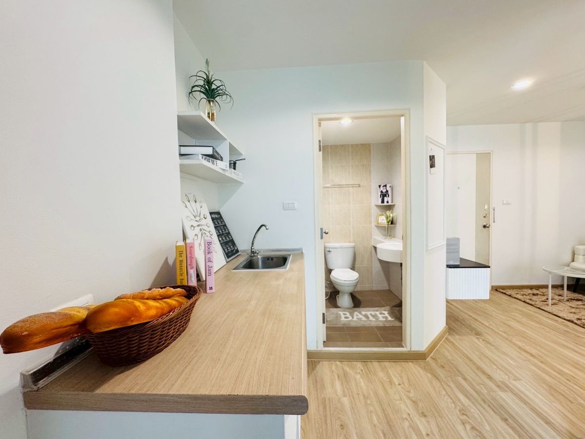 For SaleCondoOnnut, Udomsuk : FOR SALE: Lumpini Condo Onnut 46  A newly renovated, beautiful, and ready-to-move-in condo unit is available for sale. Located near MRT Srinuch, this unit features 1 bedroom, 1 bathroom, a living room, a kitchen, and a laundry area.