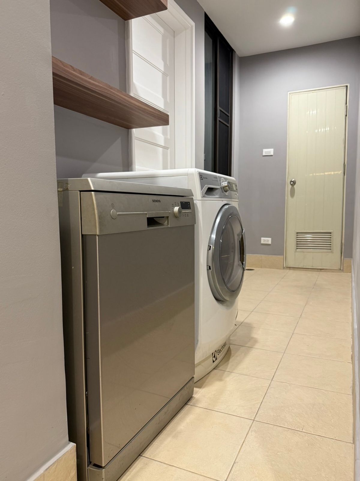 ให้เช่าคอนโดสุขุมวิท อโศก ทองหล่อ : Condo Aguston Sukhumvit 22 for rent 151 Sq.m (S03-2072) 