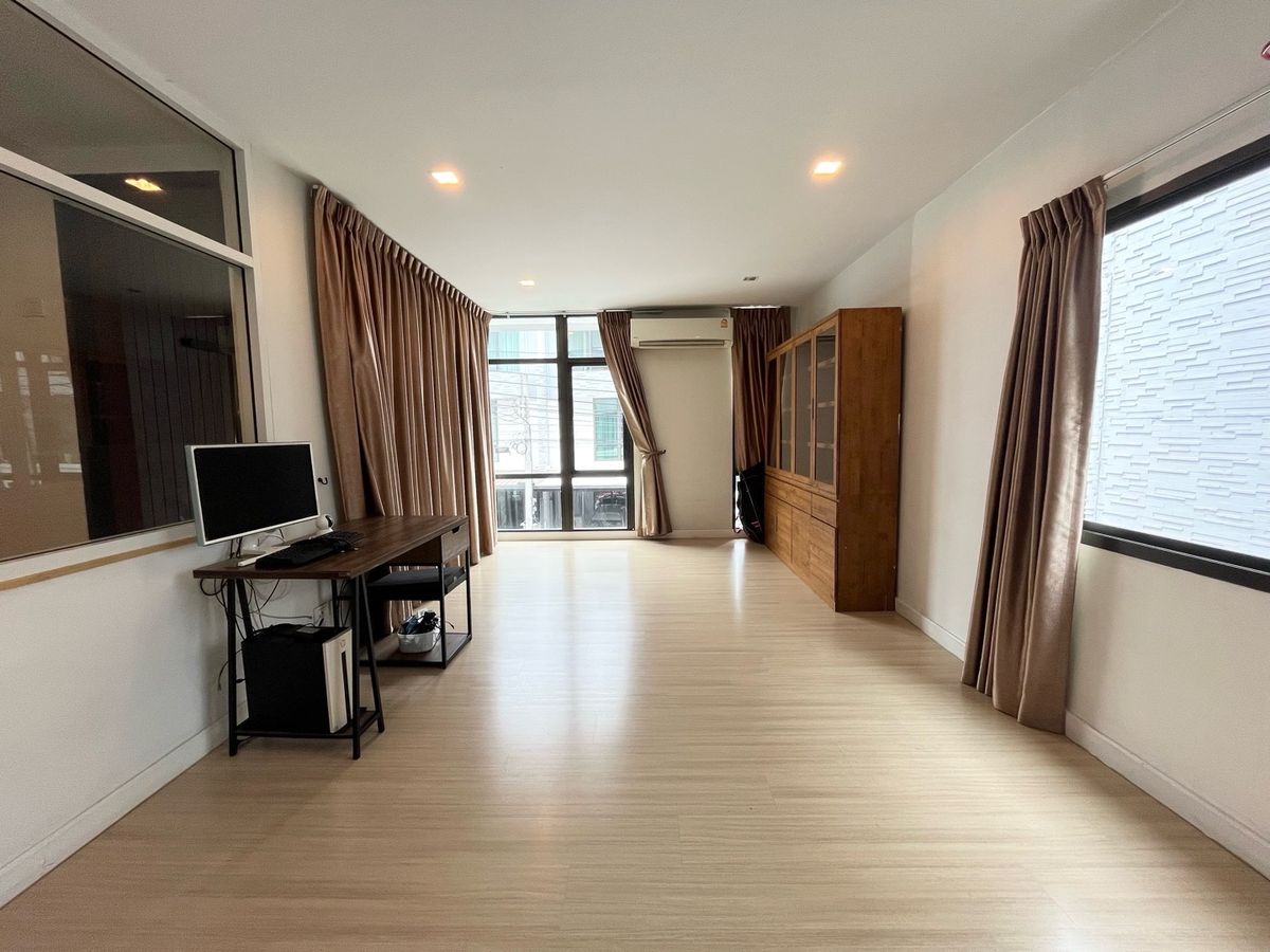 For SaleTownhomeBangna, Bearing, Lasalle : 📣 For sale, 3-story townhome, PLEX Bangna.Selling price 5,800,000 baht