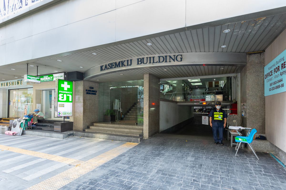 For RentOfficeSilom, Saladaeng, Bangrak : Office near BTS Sala Daeng / MRT Silom near the hospital, school, department store