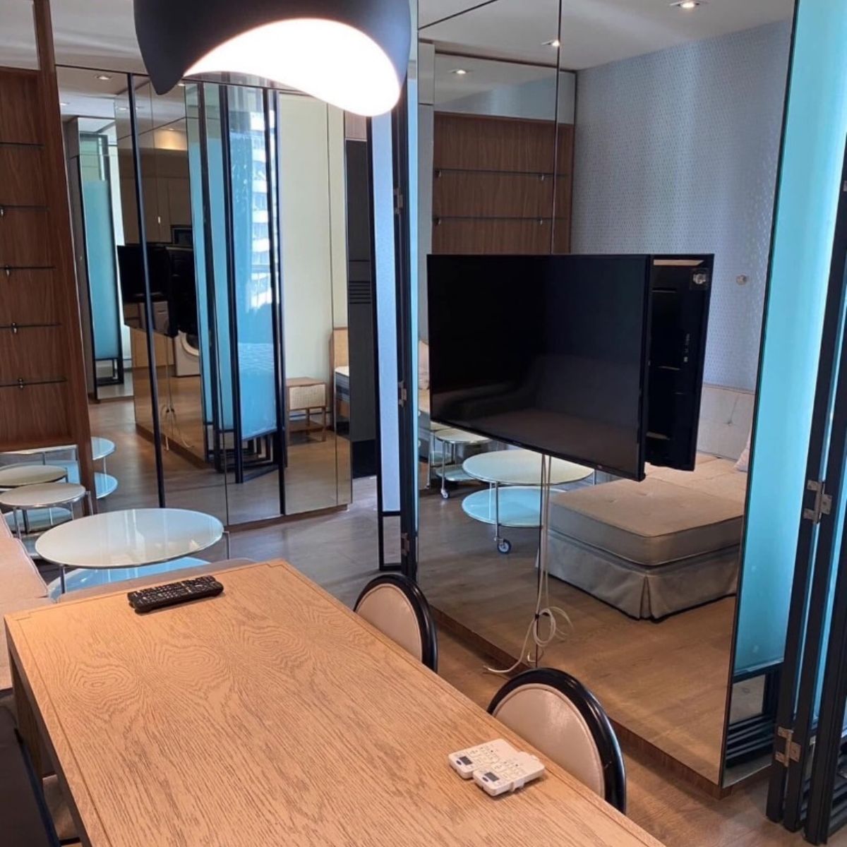 ขายคอนโดสุขุมวิท อโศก ทองหล่อ : ขายพร้อมผู้เช่า 🔥 𝙋𝙖𝙧𝙠 𝙊𝙧𝙞𝙜𝙞𝙣 𝙋𝙝𝙧𝙤𝙢 𝙥𝙝𝙤𝙣𝙜 🏢 Combined room ขนาด 56.96 ตร.ม. 💰 ราคา 11 ล้านบาท* เพียง 5 นาที BTS พร้อมพงษ์