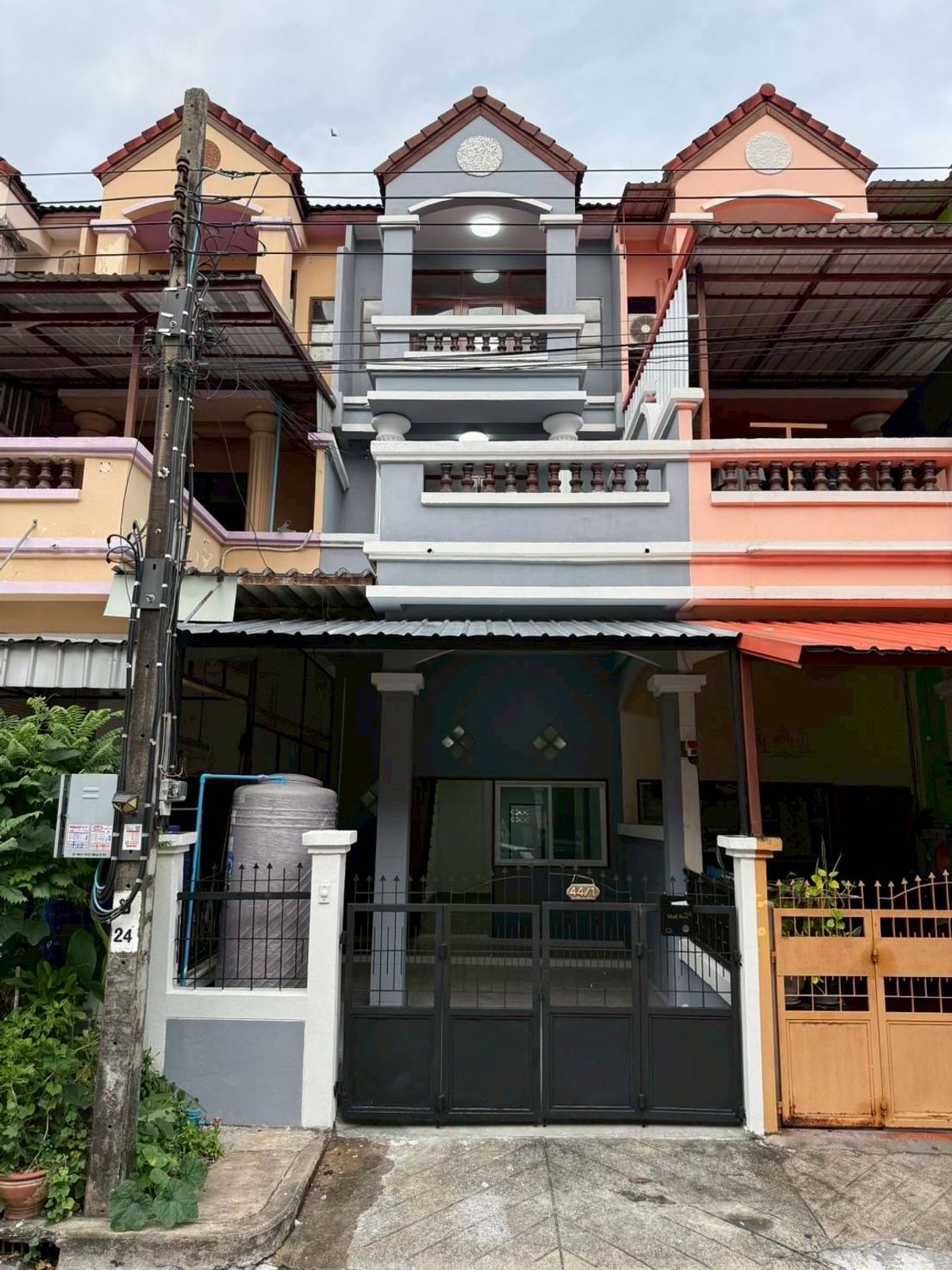 ขายทาวน์โฮมลาดกระบัง สุวรรณภูมิ : ขายด่วนทาวน์โฮม หมู่บ้านสวนหลวงโฮมเพลส ใกล้ซีคอนสแควร์ศรีนครินทร์ (N.1762)