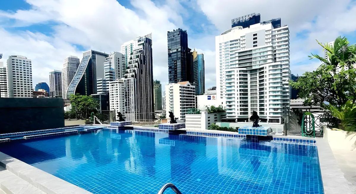 ให้เช่าสุขุมวิท อโศก ทองหล่อ : Line ID : @zimple_asset  เซอร์วิสอพาร์ทเมนท์ใจกลางสุขุมวิท23 อโศก ตกแต่งแบบฟูลเฟอร์นิท มีสระว่ายน้ำ ฟิตเนส ที่จอดรถ และรถบริการส่งที่BTS/MRT สามารถเช่าระยะสั้นได้ 