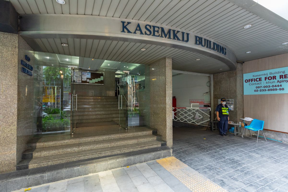 For RentOfficeSilom, Saladaeng, Bangrak : Office near BTS Sala Daeng / MRT Silom near the hospital, school, department store