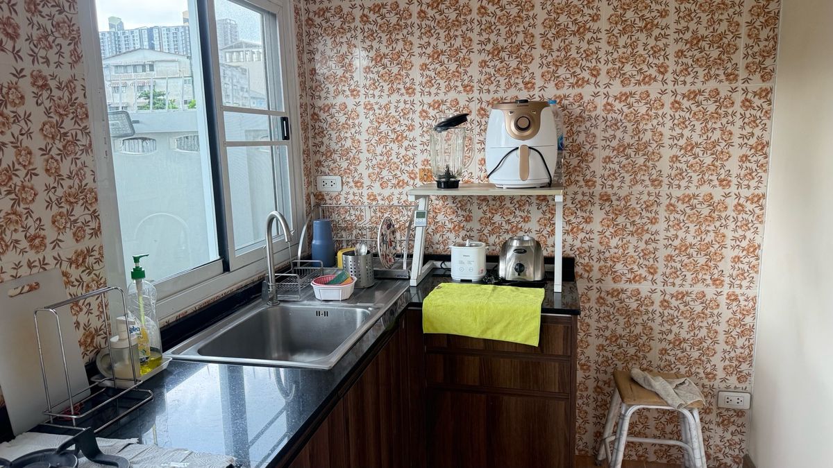 For SaleHouseBang Sue, Wong Sawang, Tao Pun : 🏡 Single house for sale Beautiful, angelic condition, Prachachuen Soi 6 (Soi Chotisati), 16.9 million baht. ✨ Big house, warm atmosphere. Ready to move in immediately.📍 Good location, convenient travel, near Prachachuen. Details of the house	• Land si