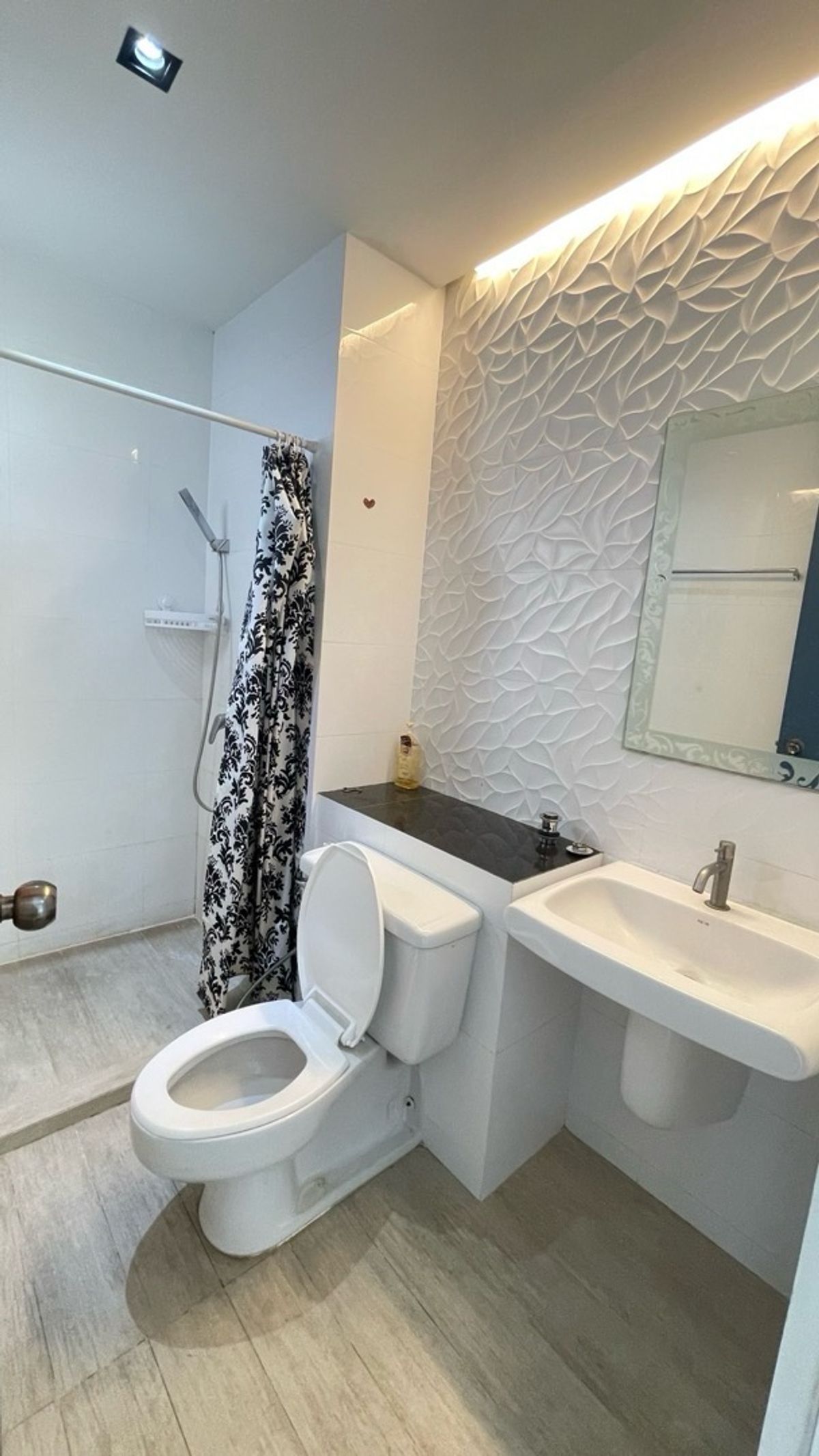 For RentCondoPattanakan, Srinakarin : Rent The Parkland Srinakarin (The Parkland Srinakarin)  🛏️ 2 bedrooms 🛁 2 bathrooms 🛋️ 1 living room size 66 sqm. Floor 8, B ⛲️ City View ✨ Price 17,000 baht ✨ There is a real video 📸