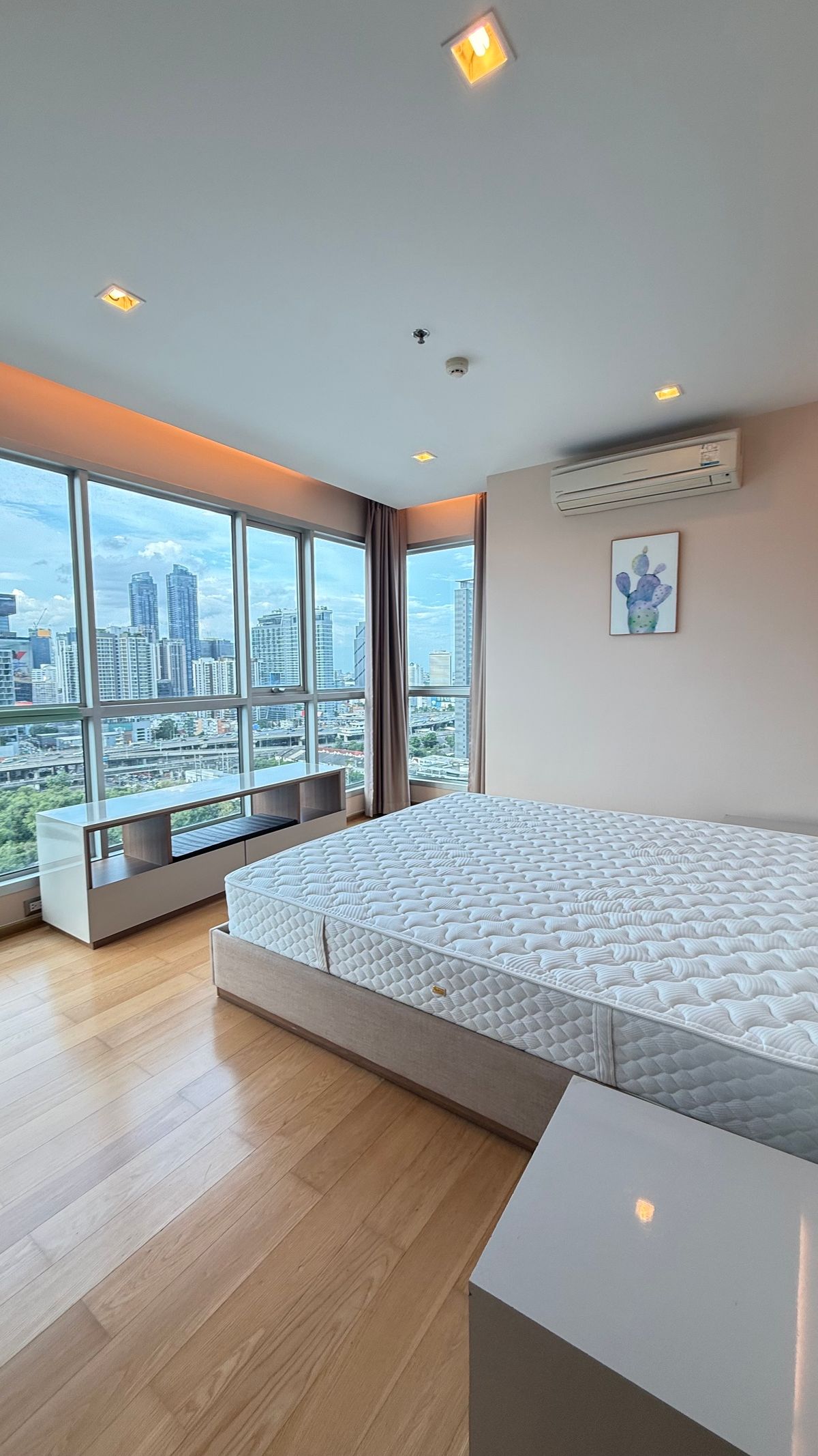 For RentCondoRama9, Petchburi, RCA : For Rent the Address Asoke // 2B2B //75.5 SQ.M