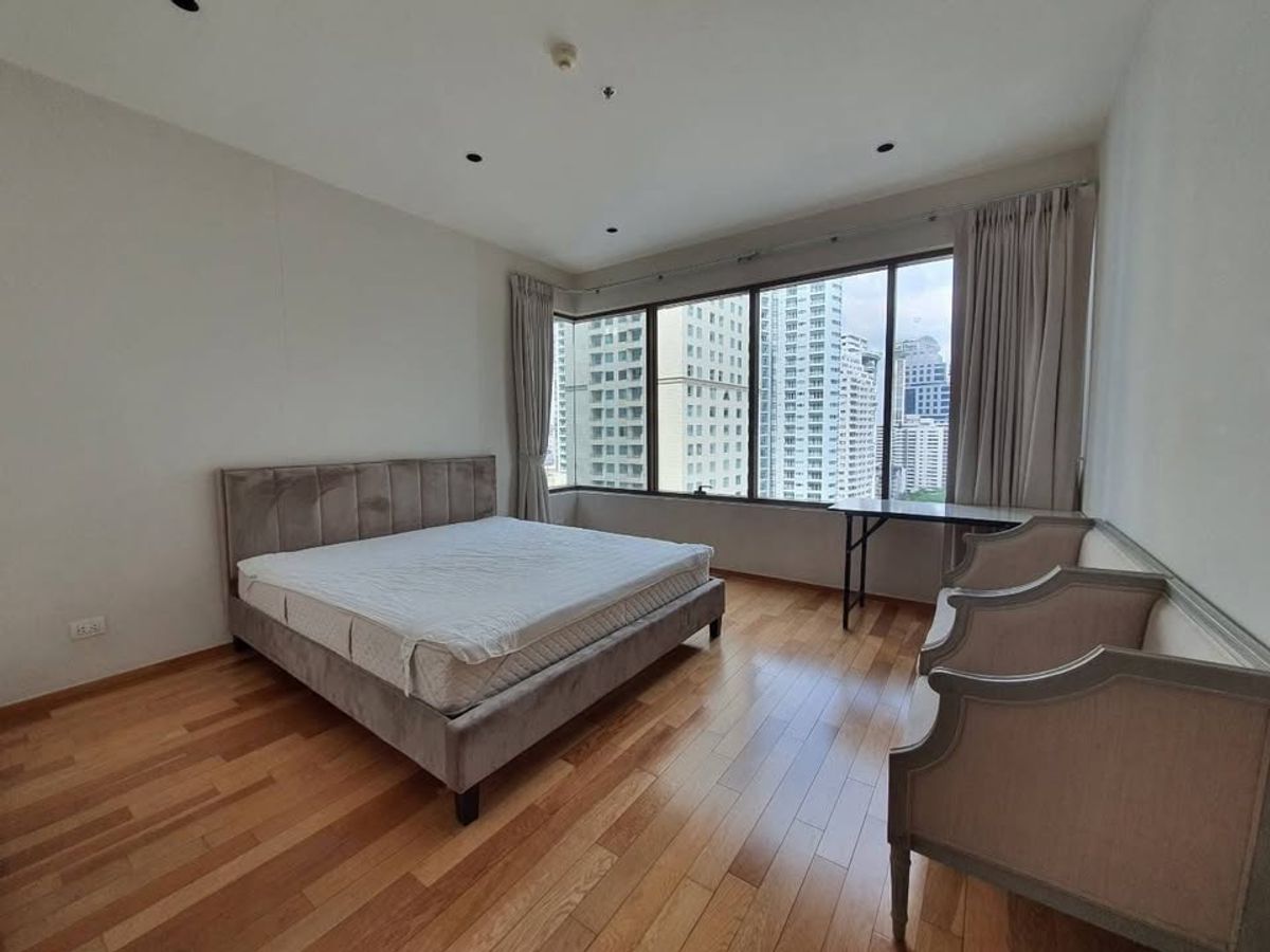 For RentCondoSukhumvit, Asoke, Thonglor : For rent the empolio place 3 bedromm close to bts phompong fully furnished 